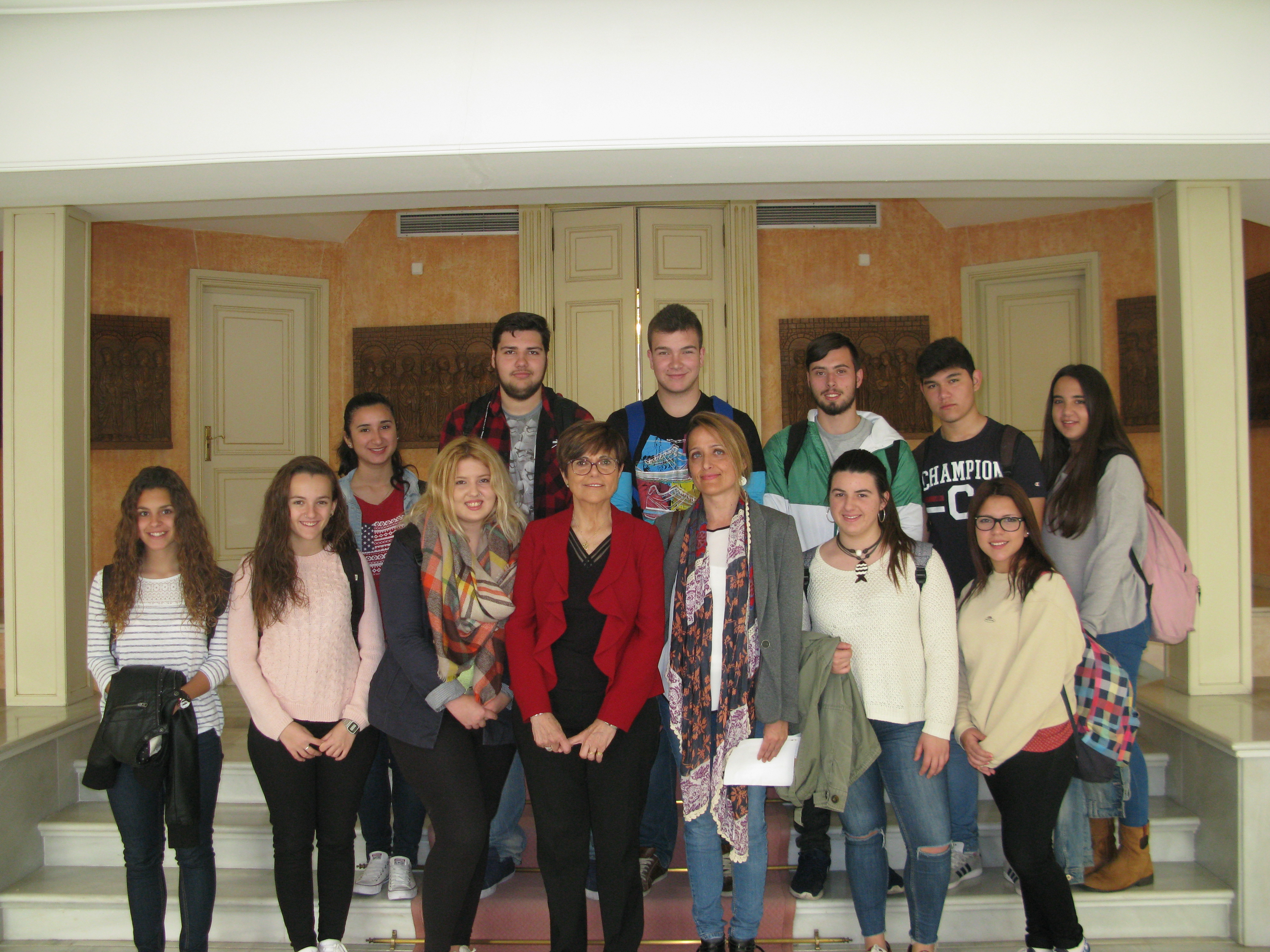 Alumnos del IES Isaac Peral entrevistan a la presidenta dentro del concurso Euroscola