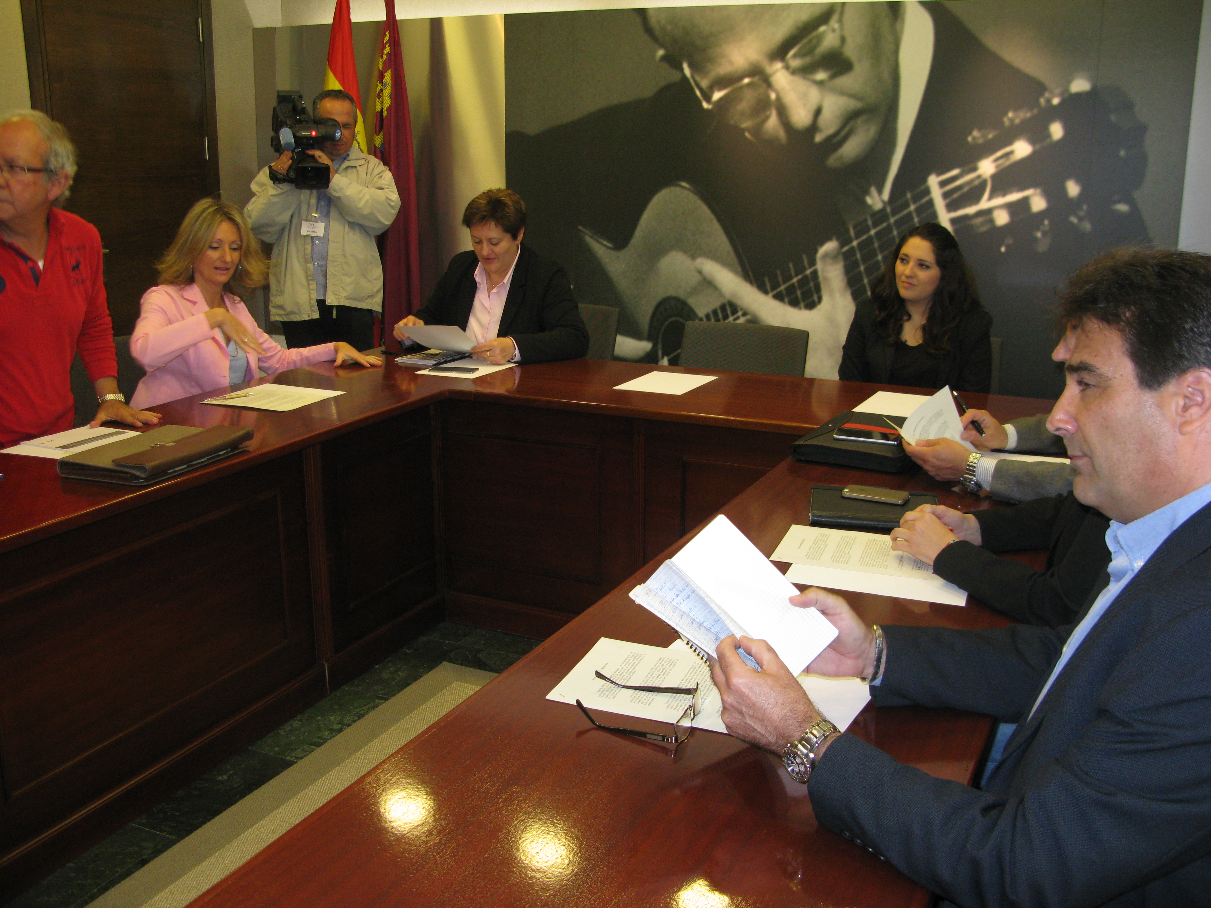 La plataforma social Pacto por el Mar Menor se ha entrevistado con representantes de los Grupos Parlamentarios