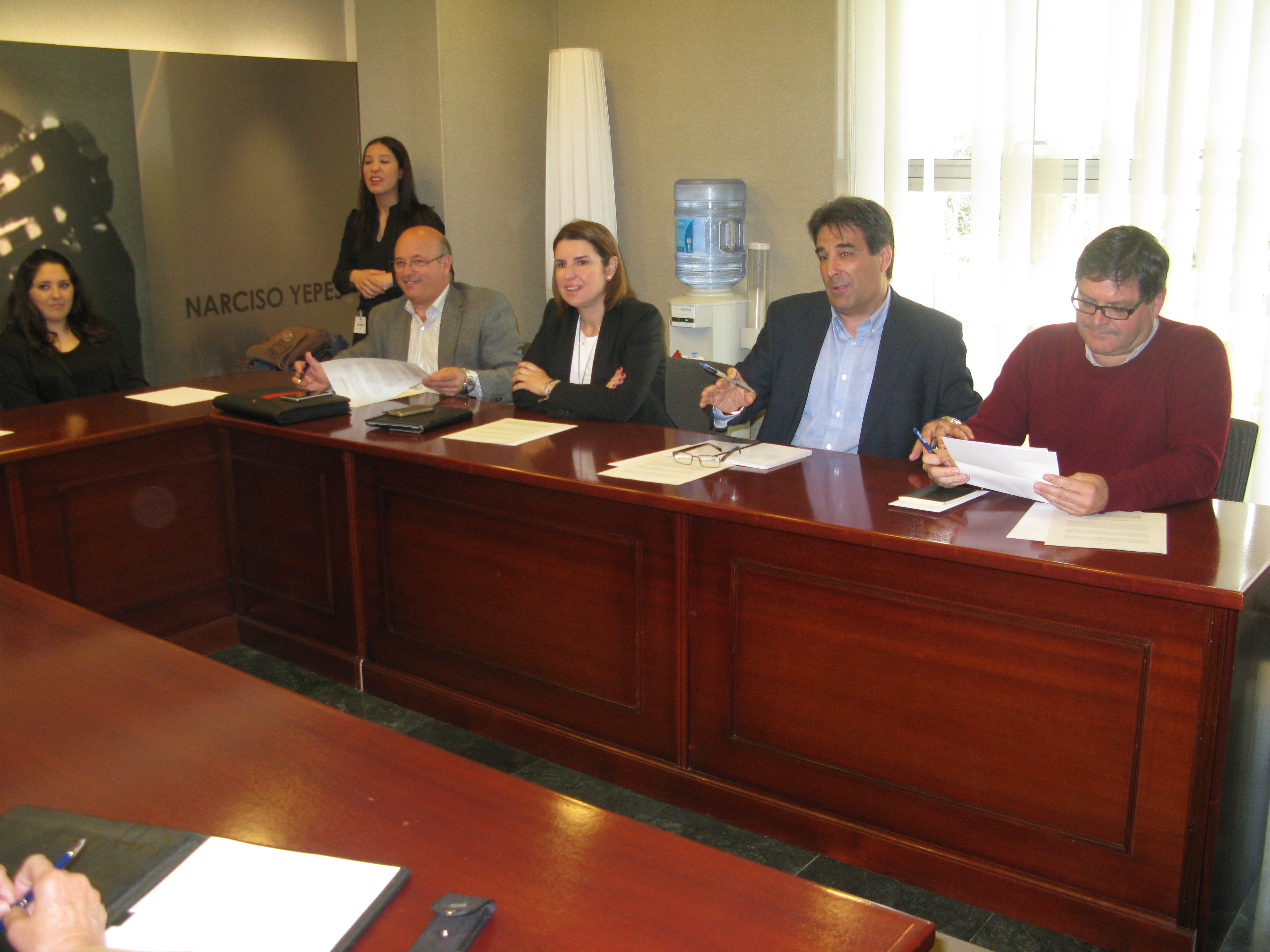 La plataforma social Pacto por el Mar Menor se ha entrevistado con representantes de los Grupos Parlamentarios