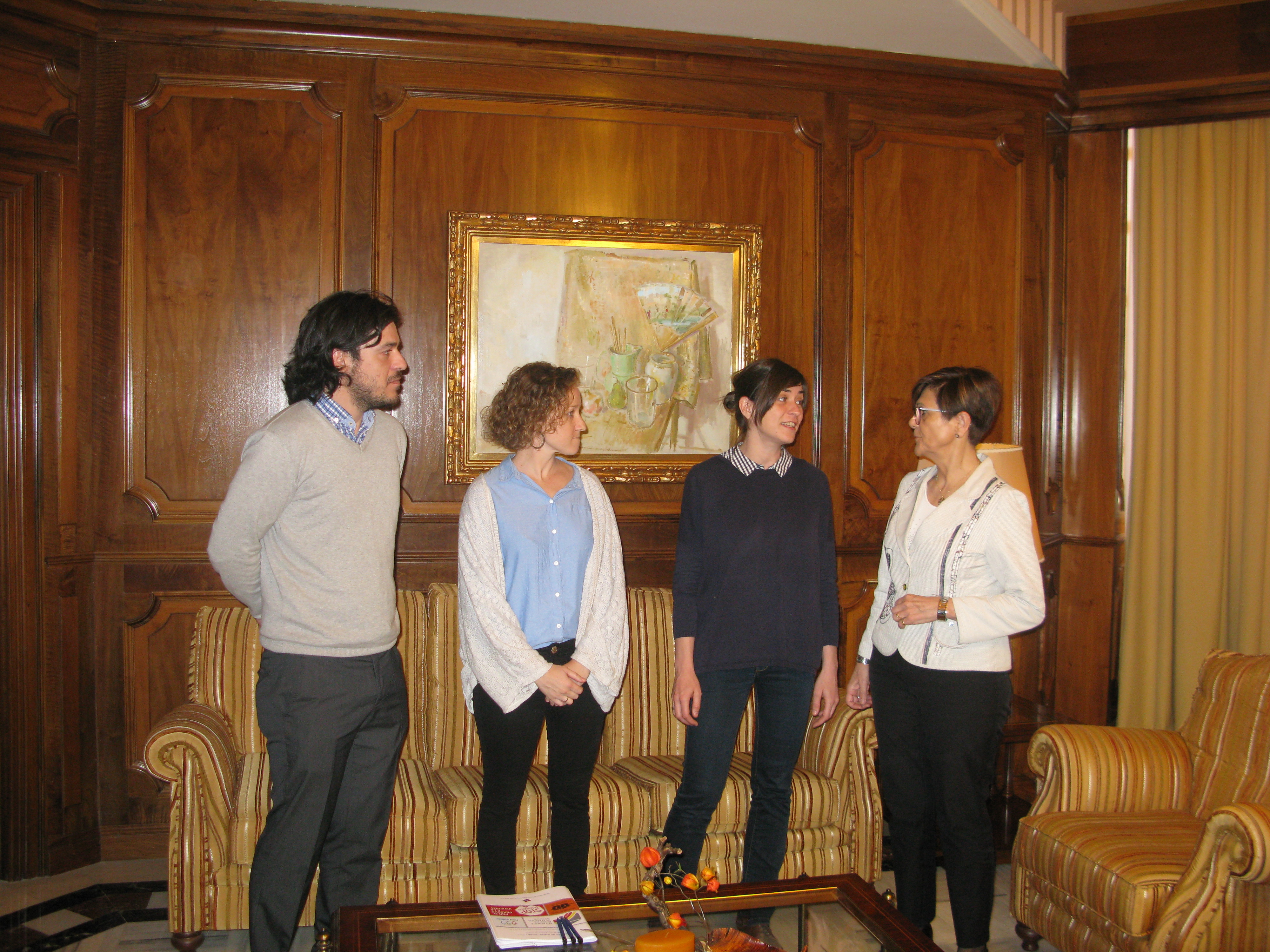 Representantes del Colegio Oficial de Trabajo Social han visitado a la presidenta de la Asamblea