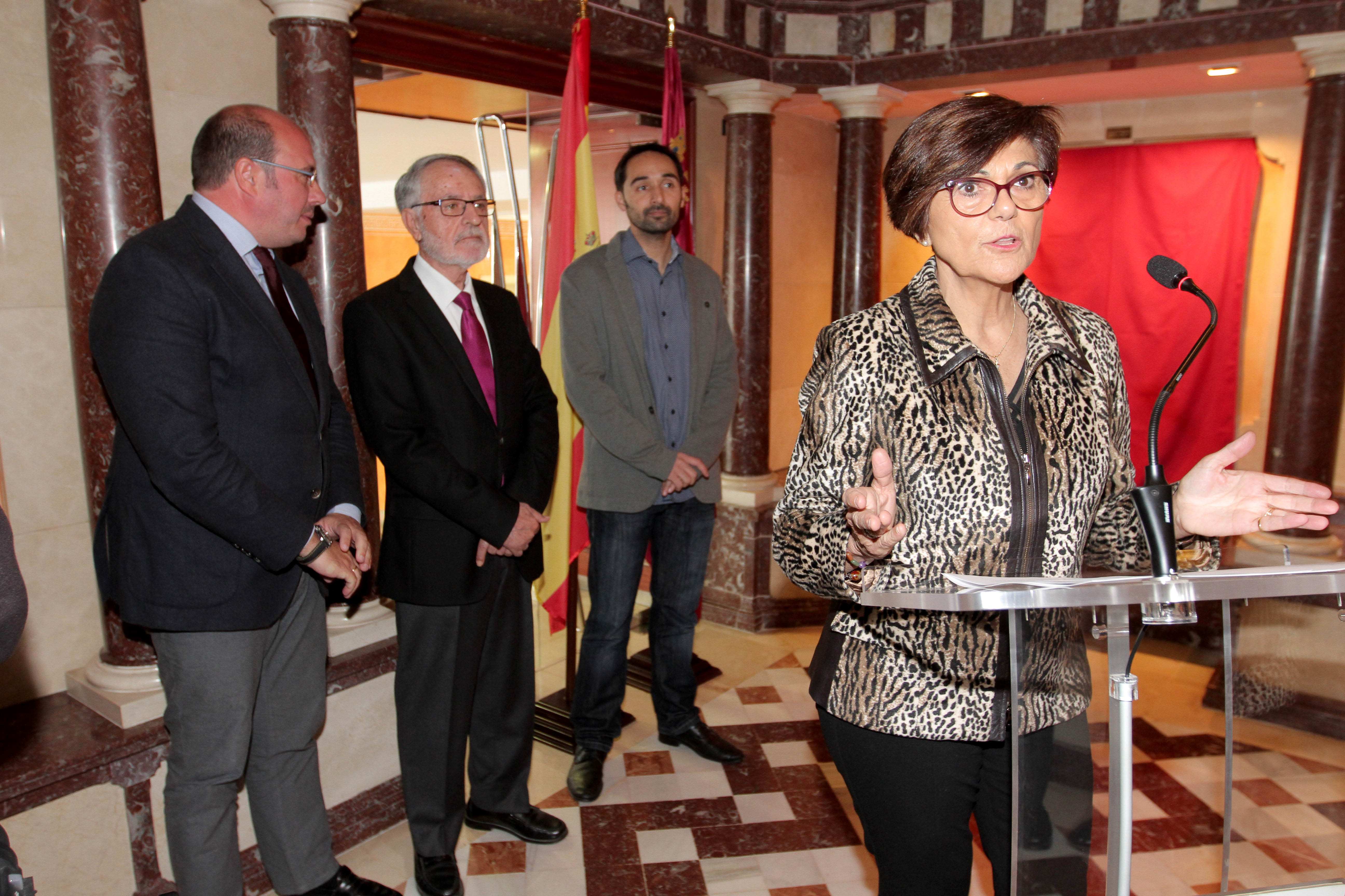 Colocación del retrato oficial de Francisco Celdrán en el Patio de las Comarcas