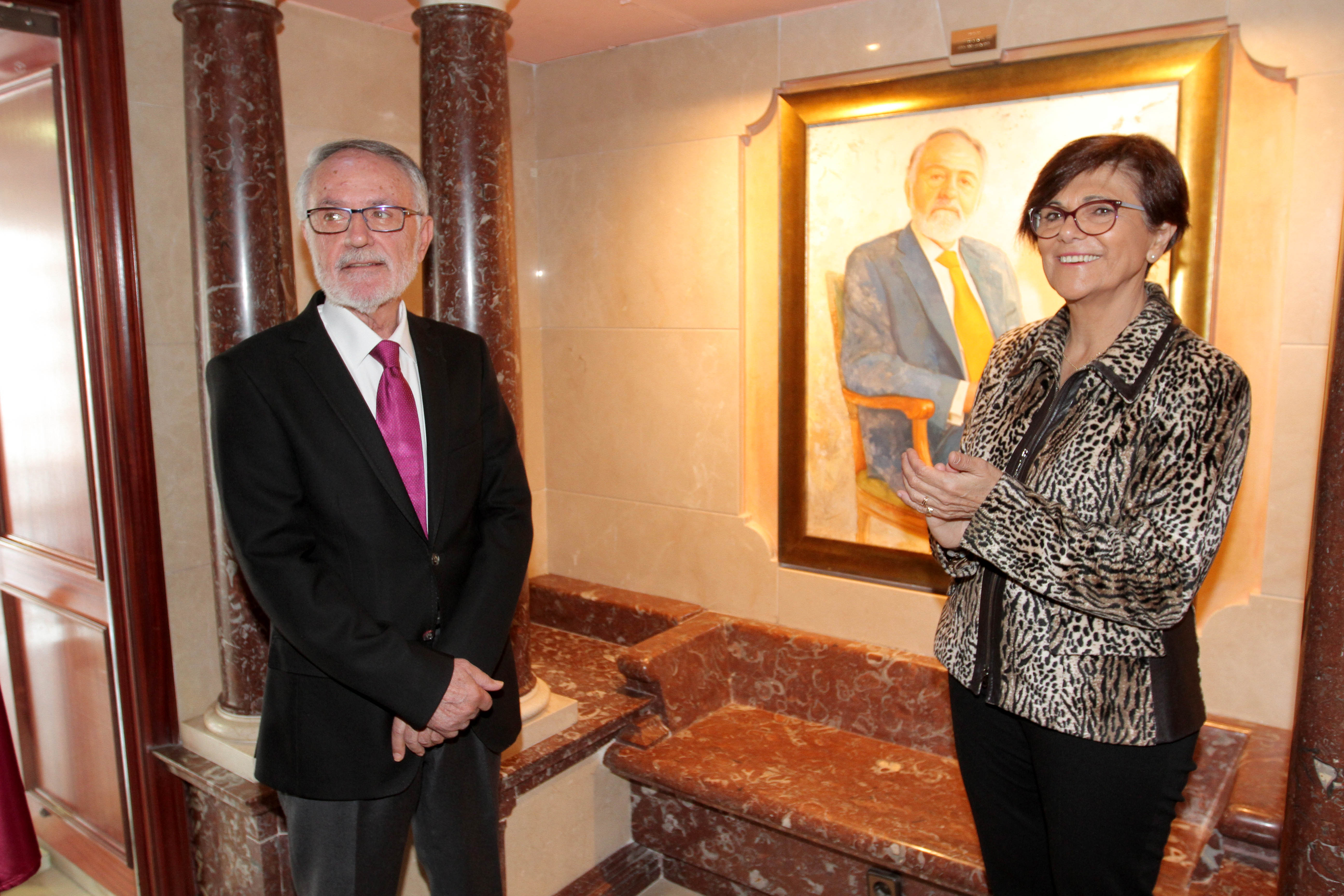Colocación del retrato oficial de Francisco Celdrán en el Patio de las Comarcas