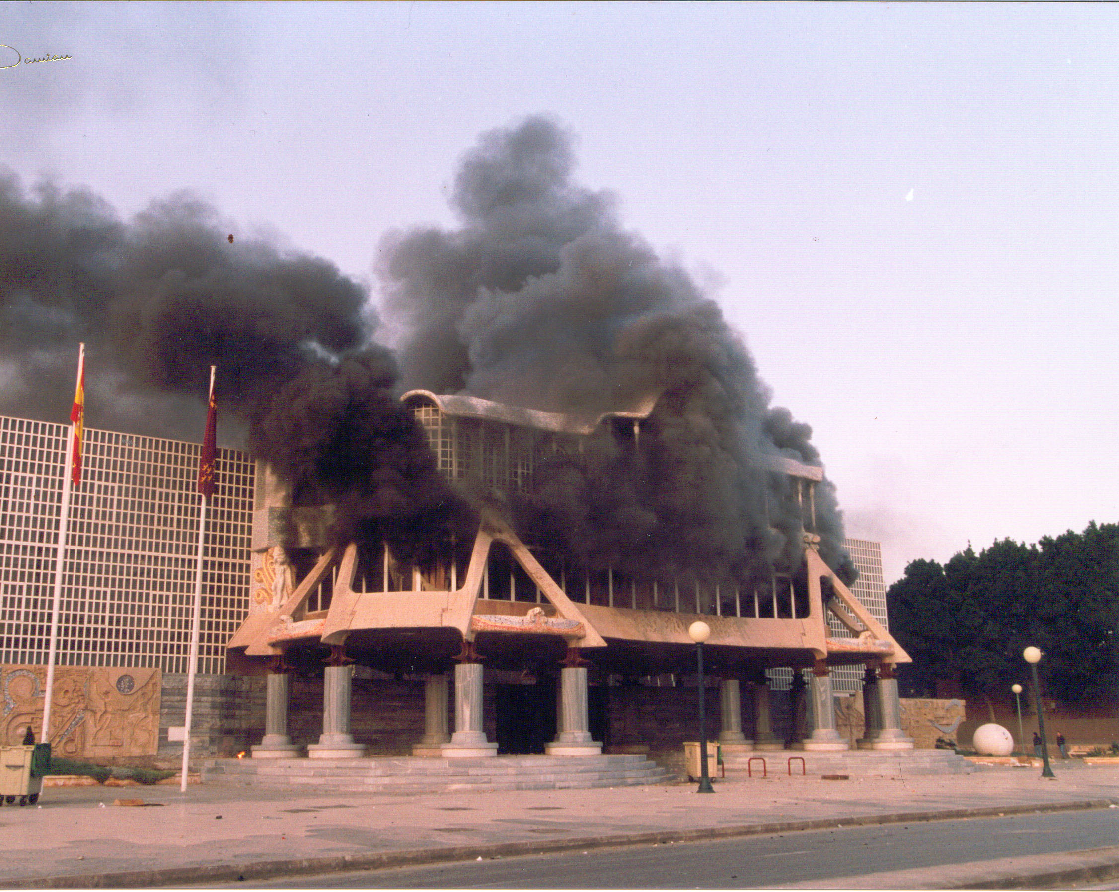 El incendio del Parlamento autonómico se produjo el 3 de febrero de 1992