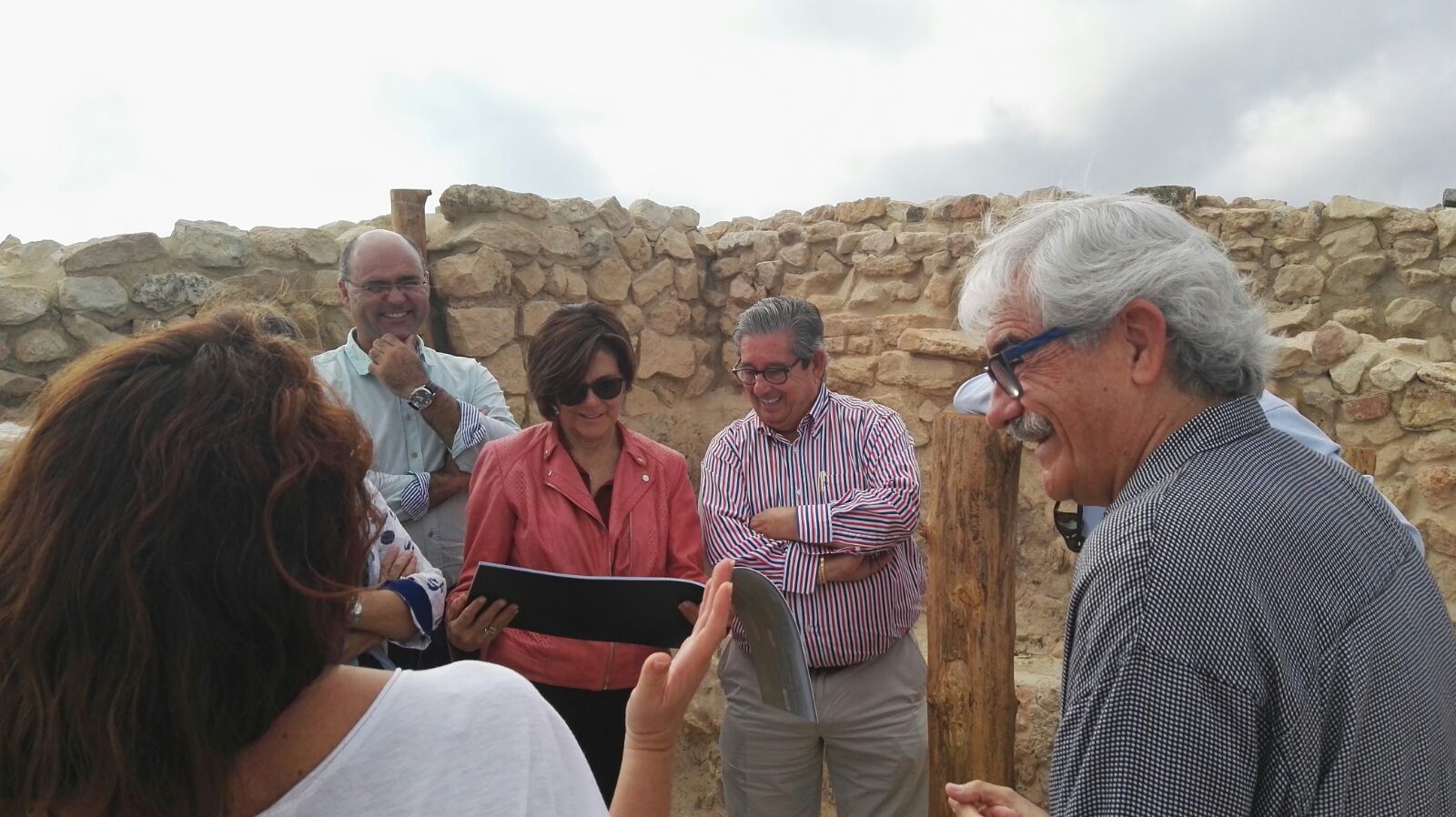 La presidenta de la Asamblea, Rosa Peñalver, en su visita a La Almoloya, considerado el 'primer Parlamento europeo'