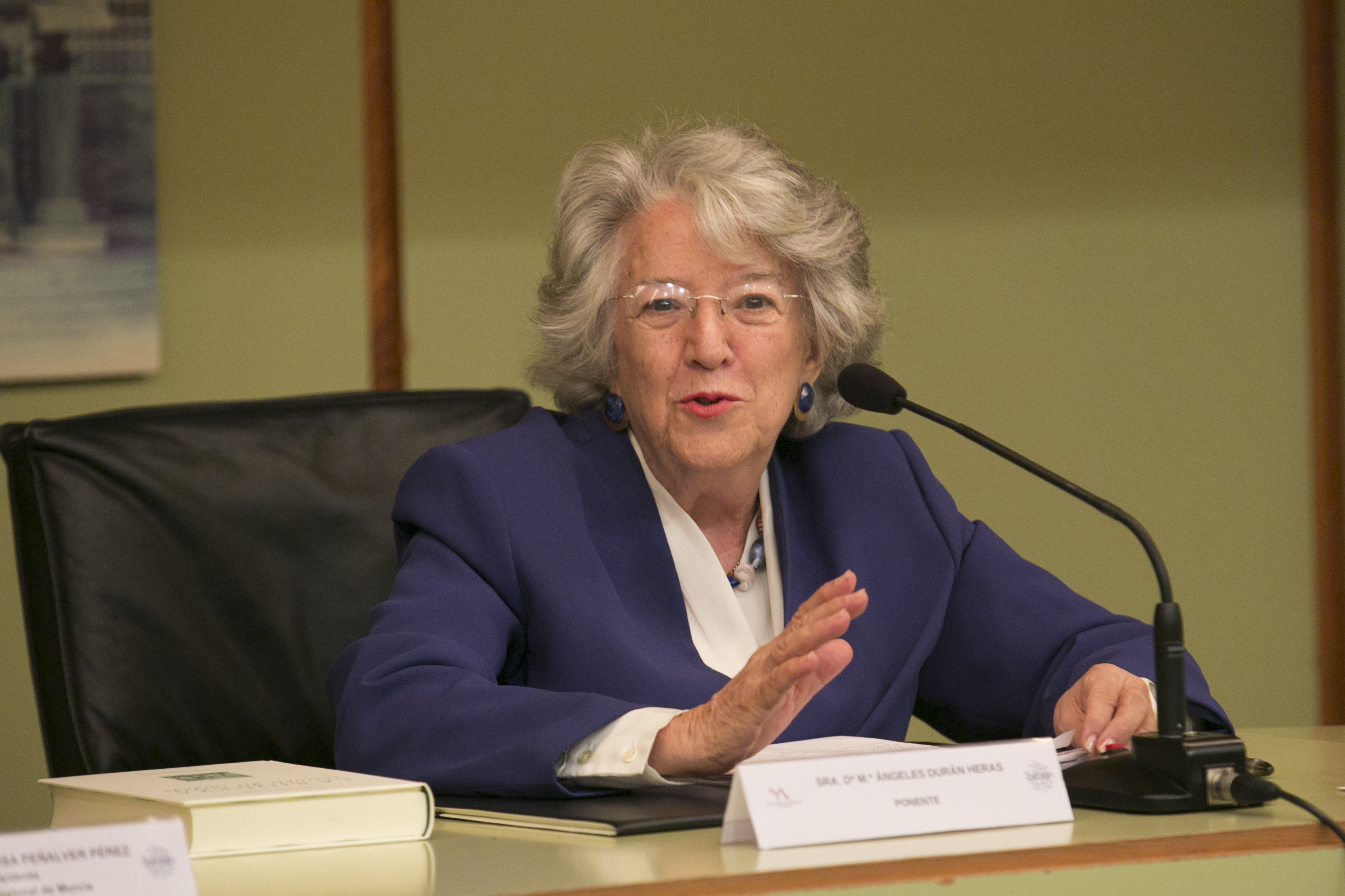 La socióloga e investigadora María Ángeles Durán pronunció la conferencia inaugural "Mujeres y hombres en la economía española"