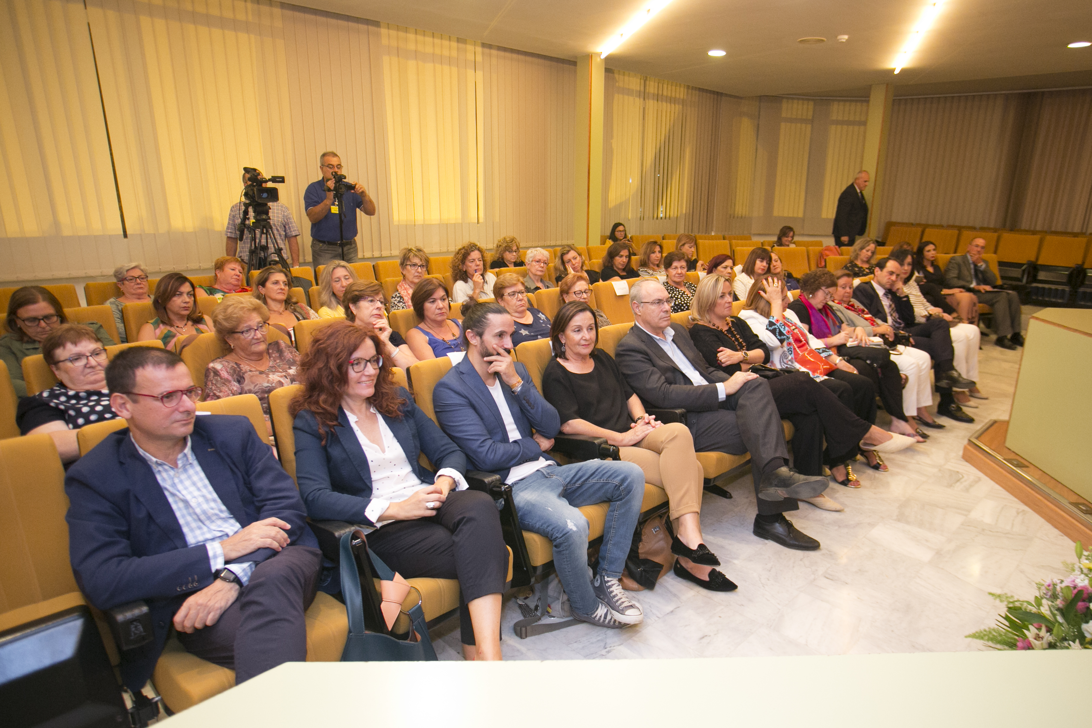 La socióloga e investigadora María Ángeles Durán pronunció la conferencia inaugural "Mujeres y hombres en la economía española"