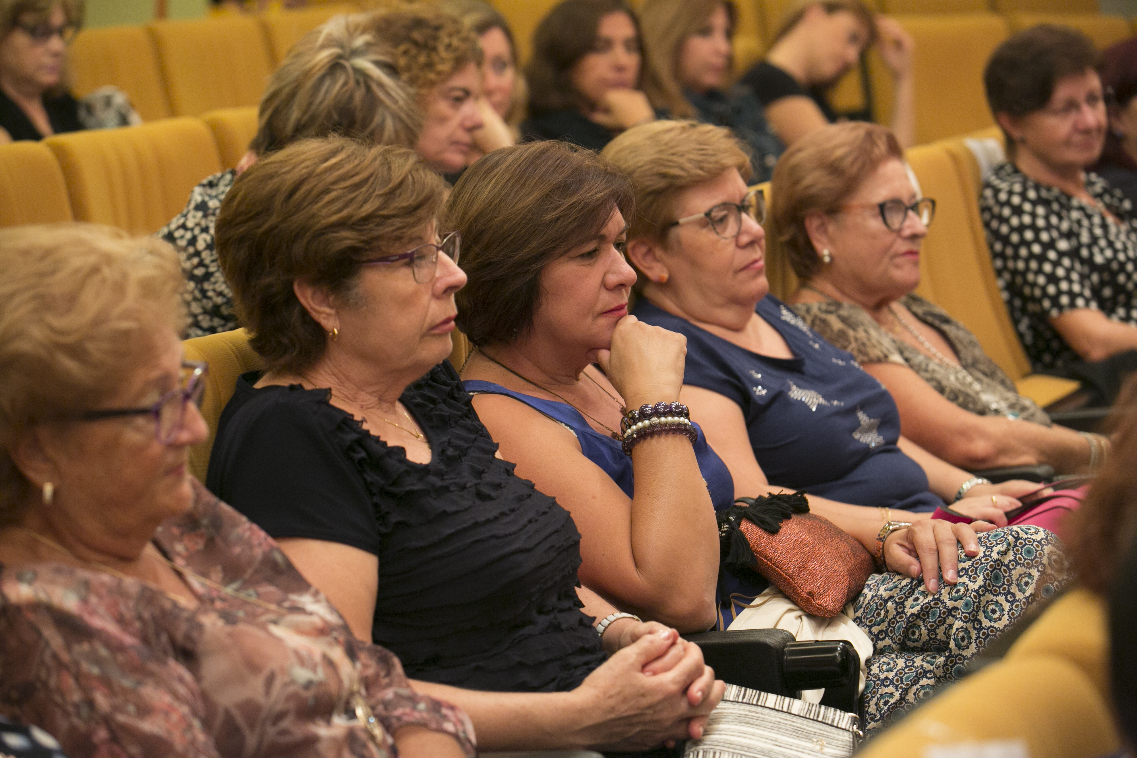 La socióloga e investigadora María Ángeles Durán pronunció la conferencia inaugural "Mujeres y hombres en la economía española"