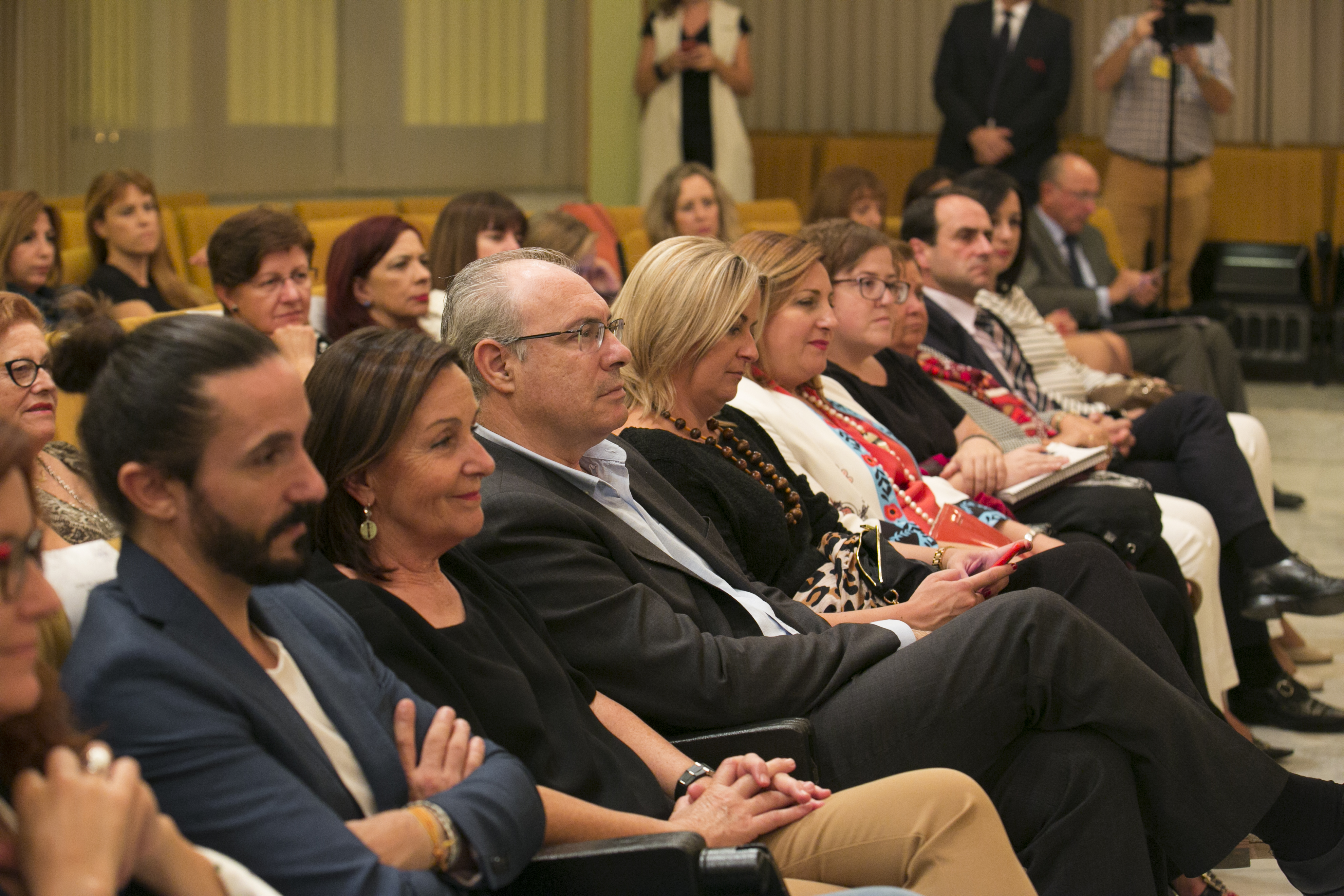 La socióloga e investigadora María Ángeles Durán pronunció la conferencia inaugural "Mujeres y hombres en la economía española"