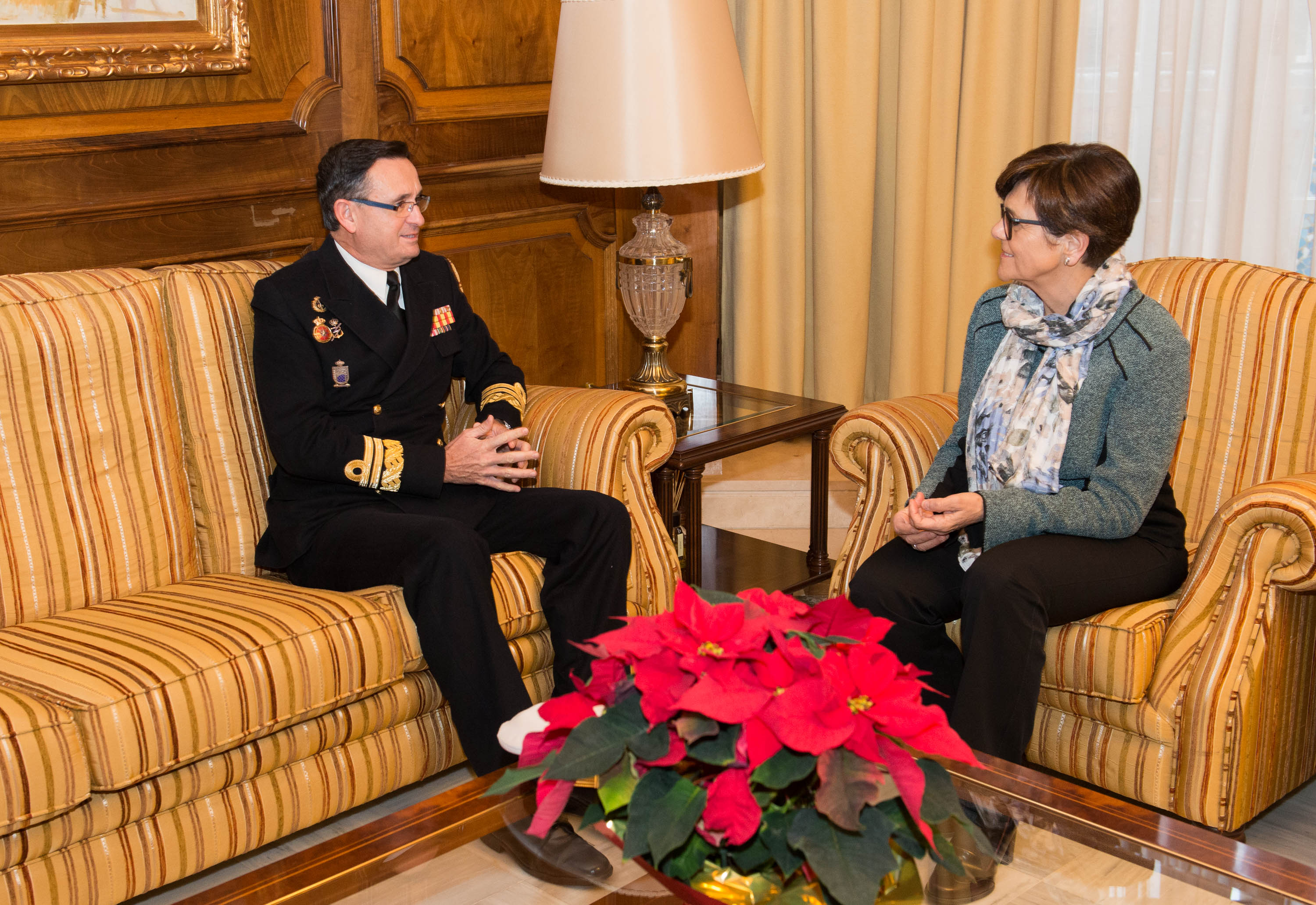 La presidenta recibe al nuevo almirante jefe del Arsenal de Cartagena, Aniceto Rosique