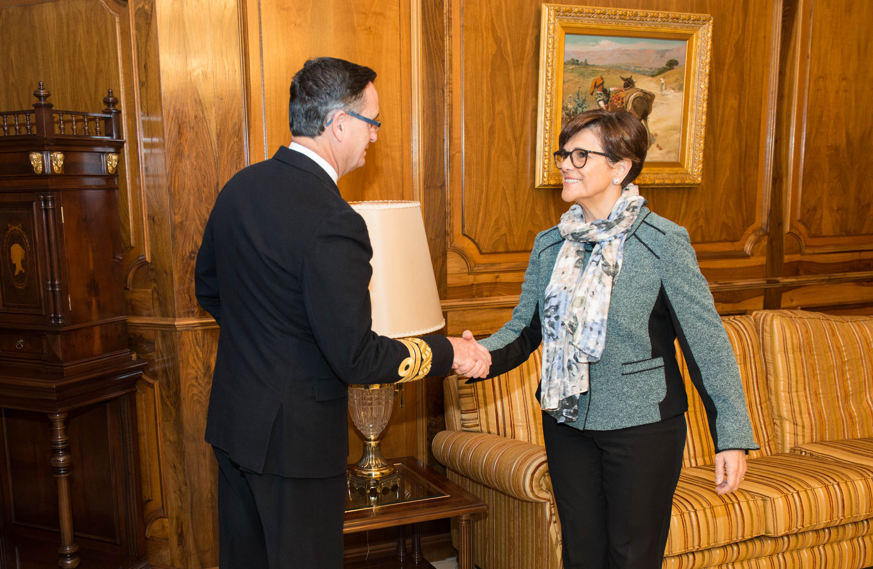 La presidenta recibe al nuevo almirante jefe del Arsenal de Cartagena, Aniceto Rosique