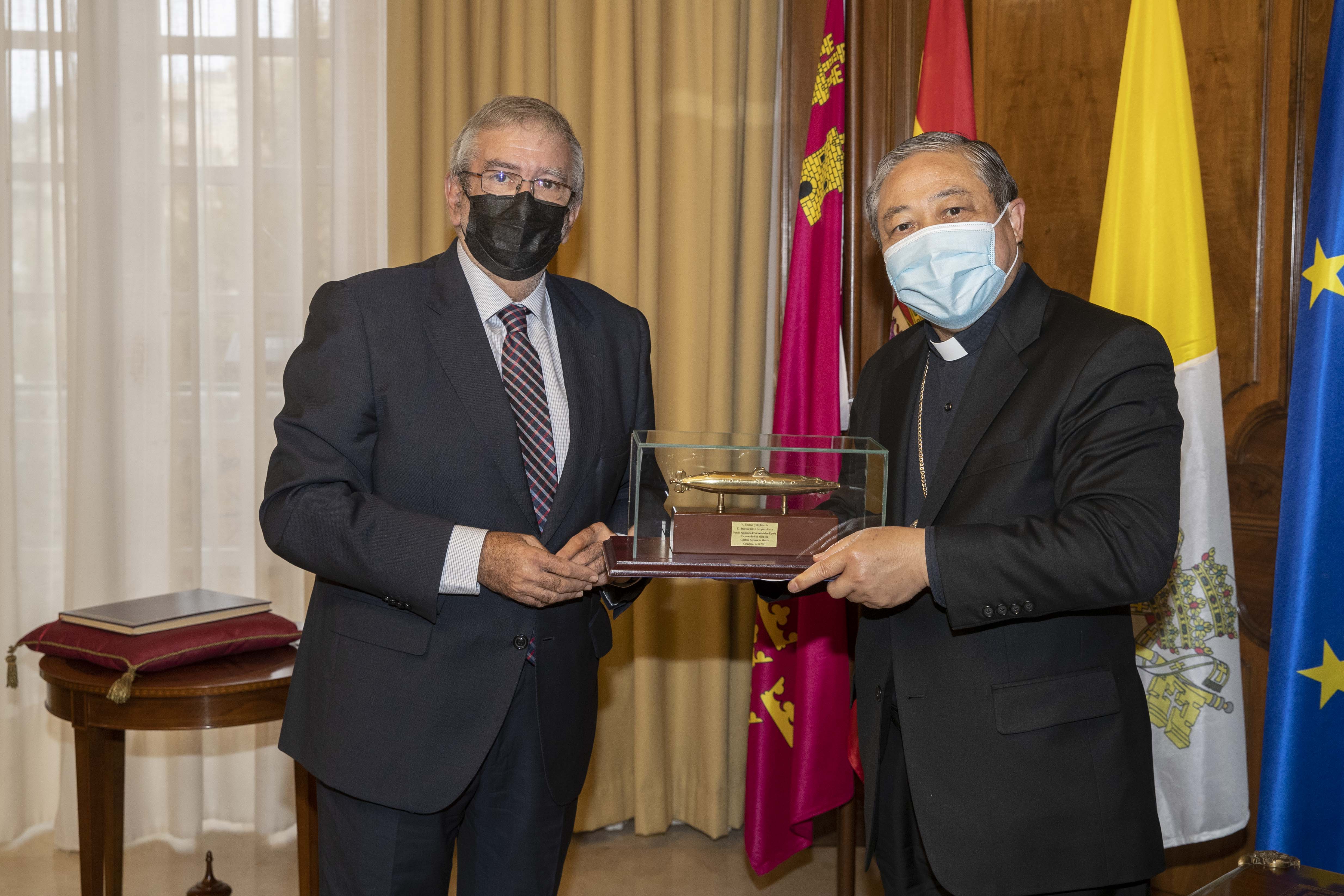 El presidente recibe al Nuncio de la Santa Sede en España