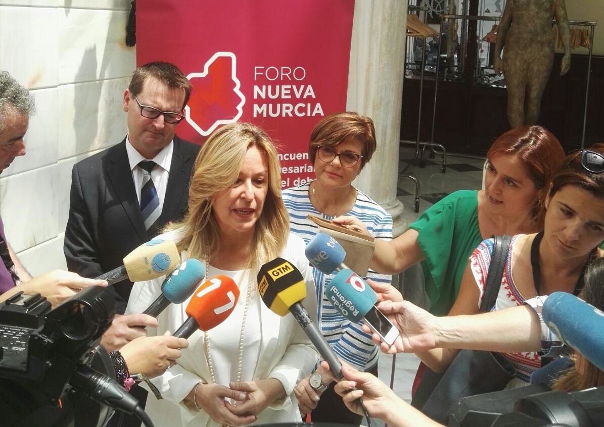 Trinidad Jiménez ha ofrecido una charla coloquio en el Foro Nueva Murcia