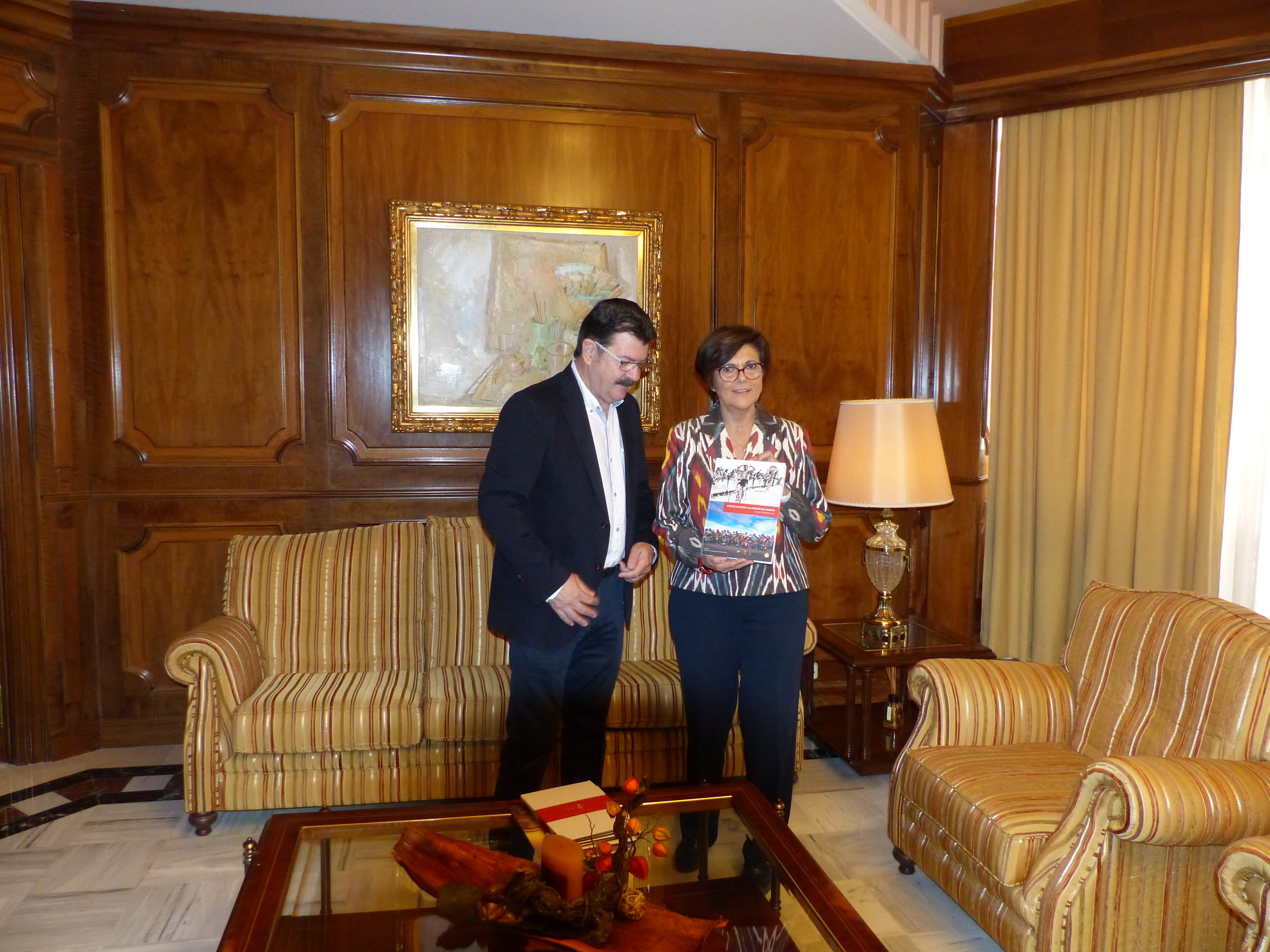 El director de la Vuelta Ciclista a la Región de Murcia se ha reunido con los Grupos Parlamentarios