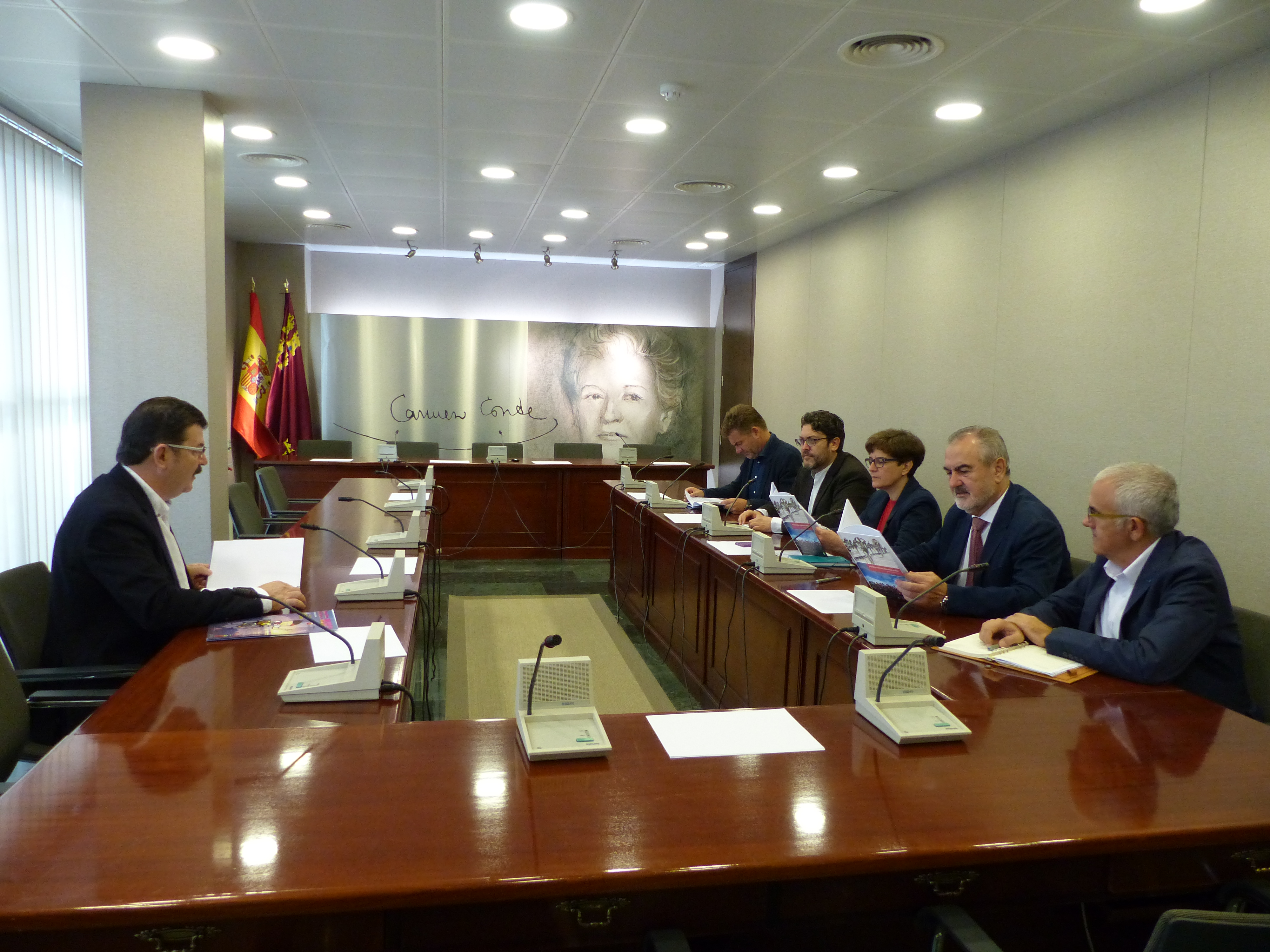 El director de la Vuelta Ciclista a la Región de Murcia se ha reunido con los Grupos Parlamentarios