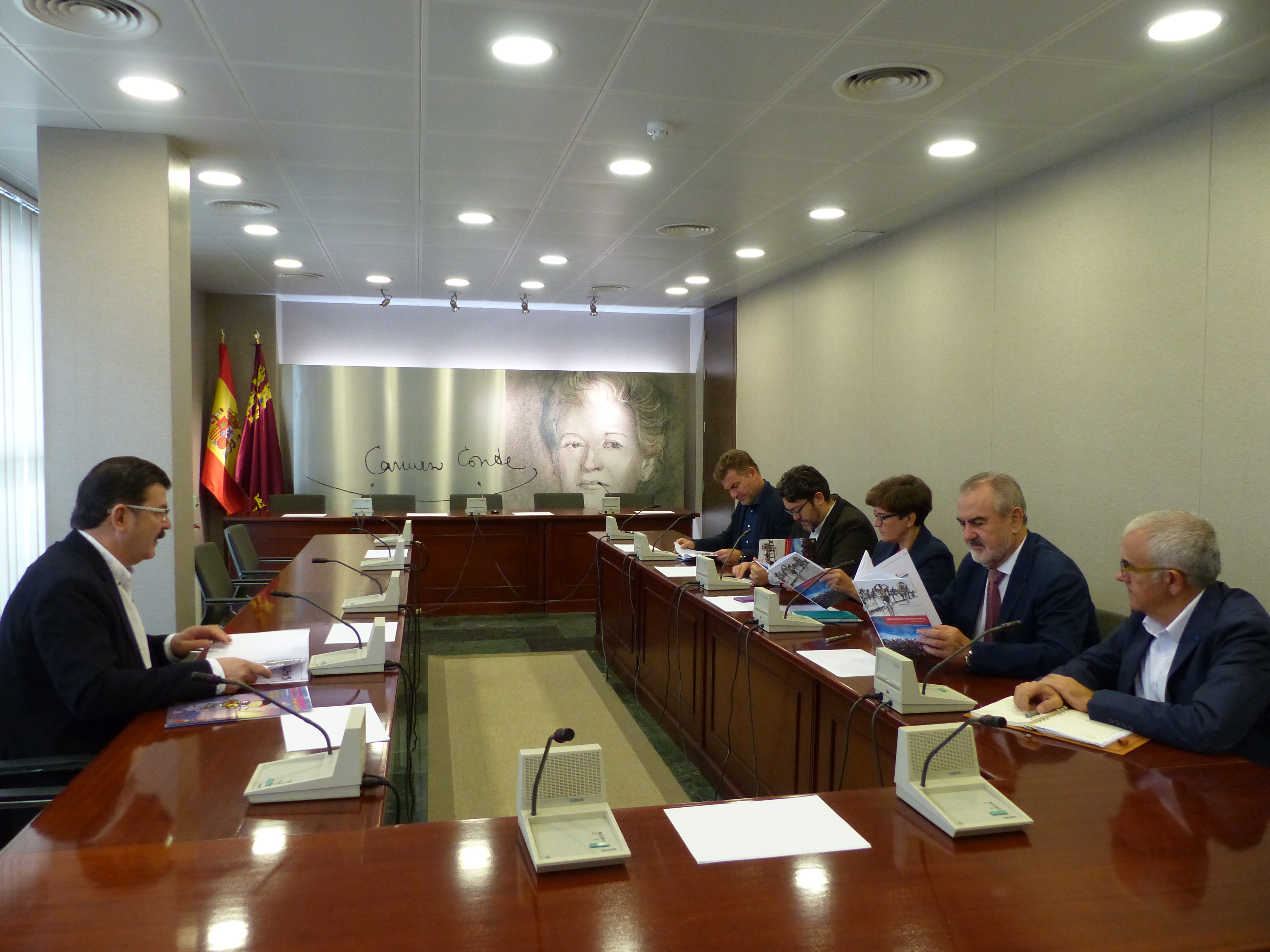 El director de la Vuelta Ciclista a la Región de Murcia se ha reunido con los Grupos Parlamentarios
