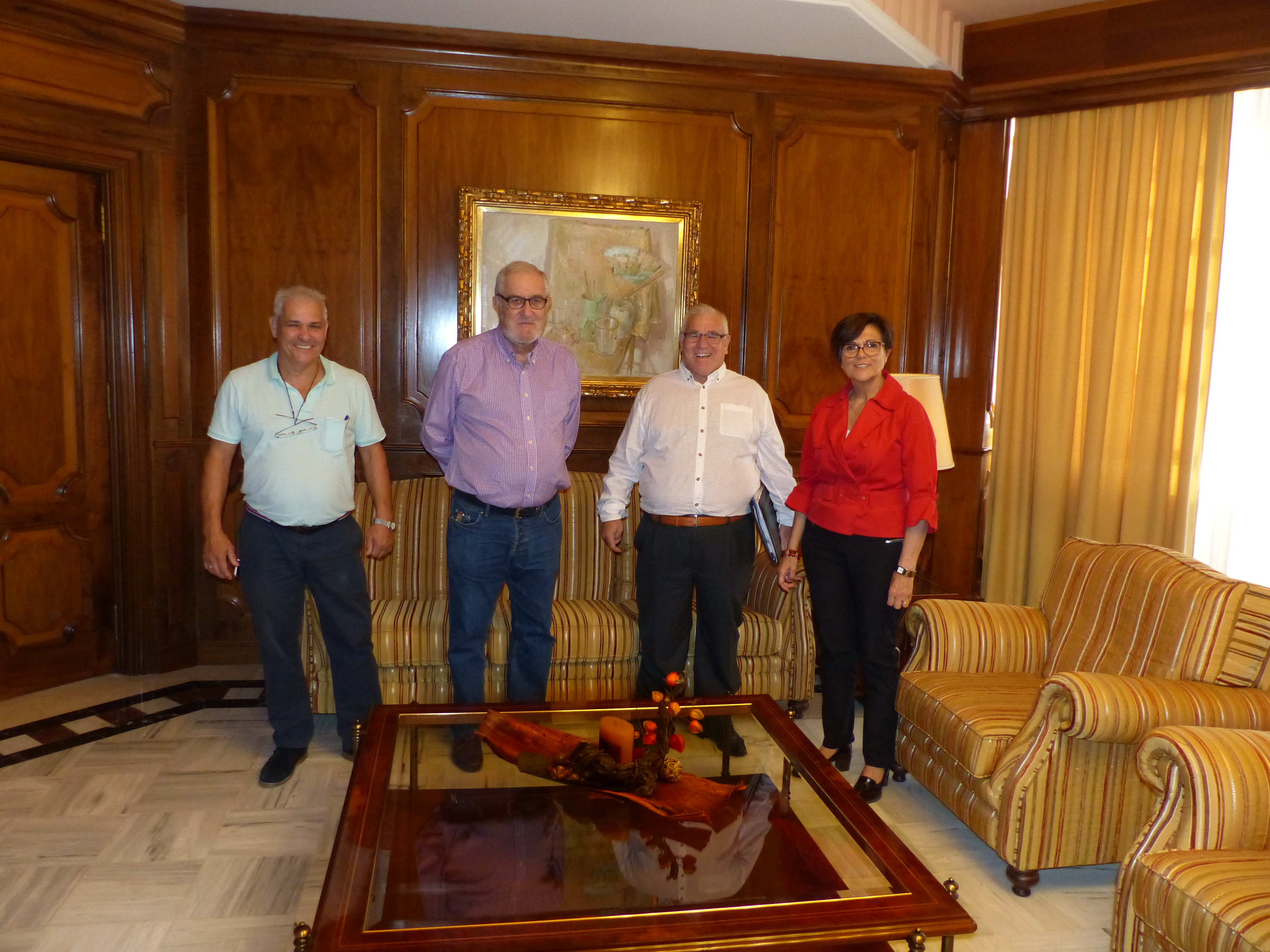 La presidenta de la Asamblea ha recibido a la Asociación de Vecinos del Sector Estación