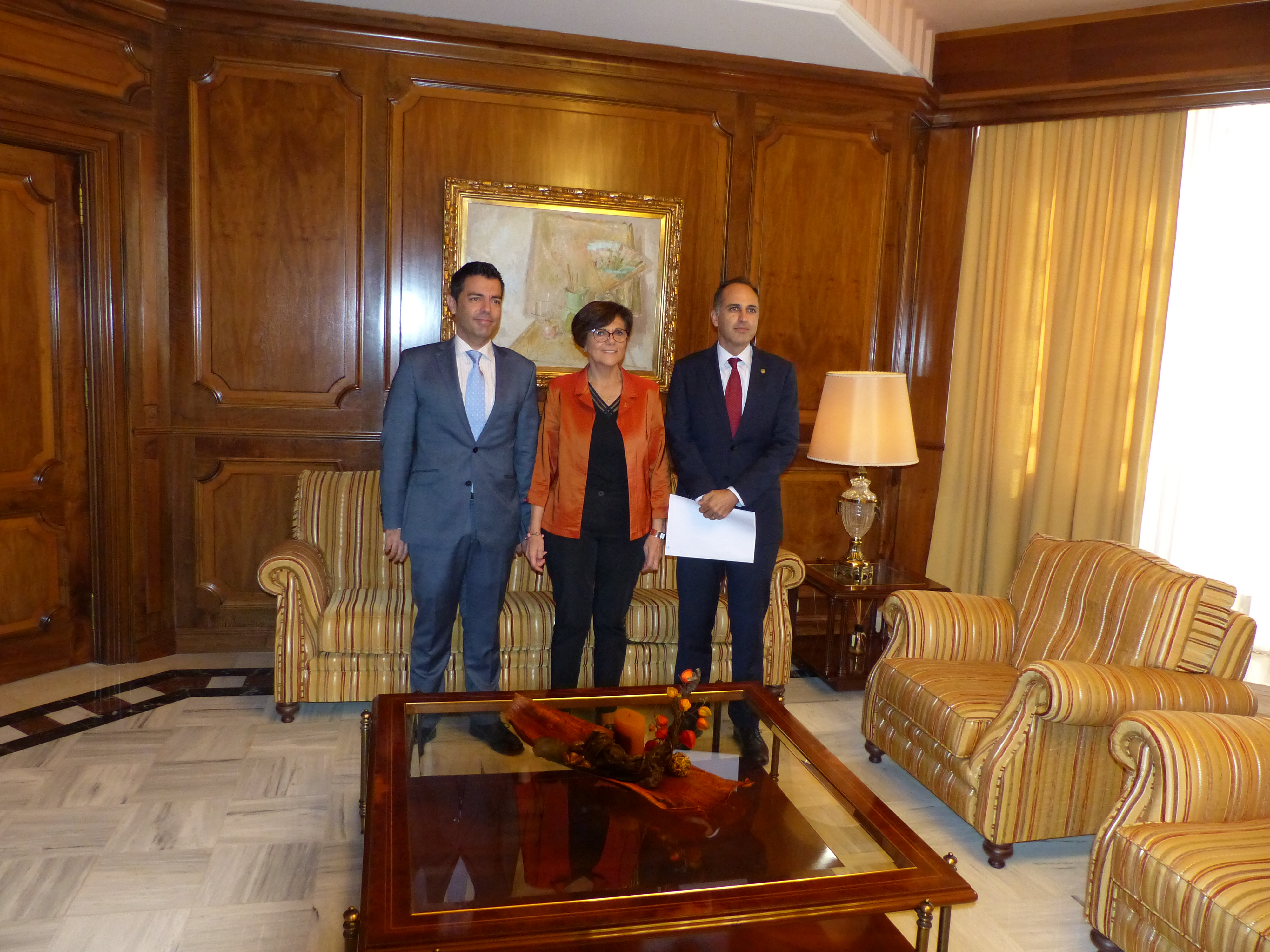 La presidenta de la Asamblea, con el rector de la UPCT y el vicerrector de Campus y Sostenibilidad