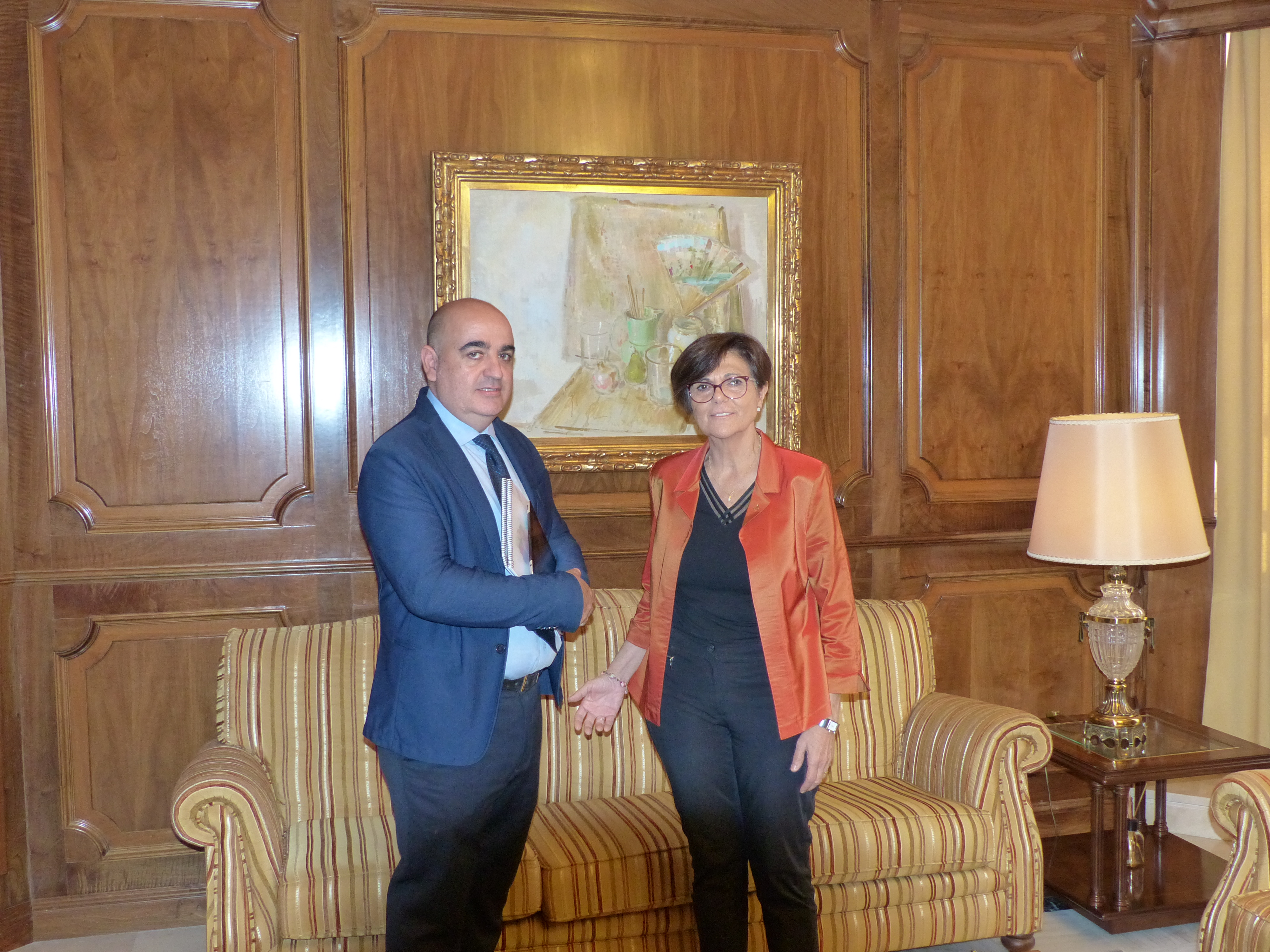 Rosa Peñalver ha recibido a Francisco Perán Albarracín, de la Fundación Iniciativas El Gigante