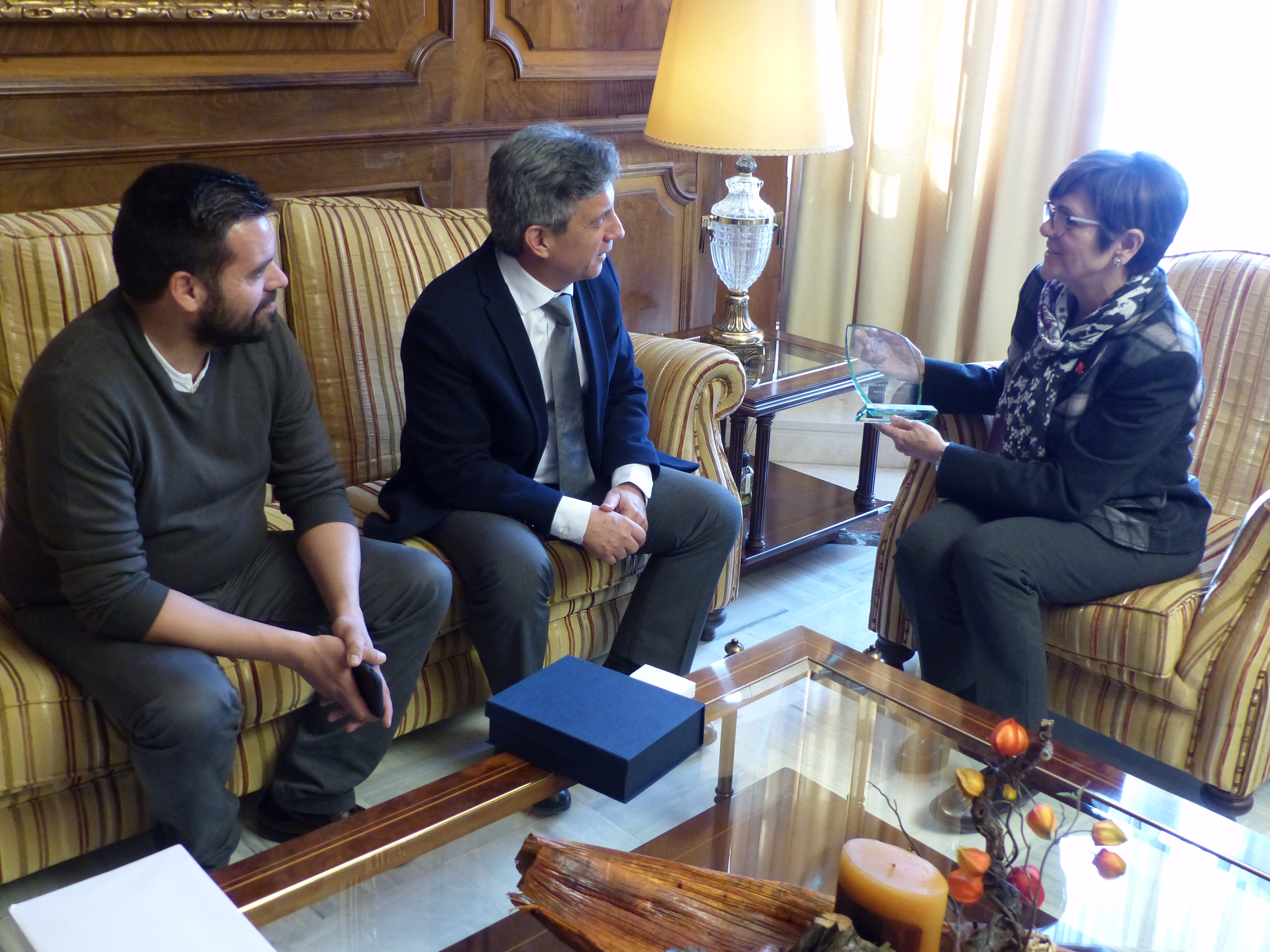 La presidenta ha recibido al cónsul de Ecuador en Murcia