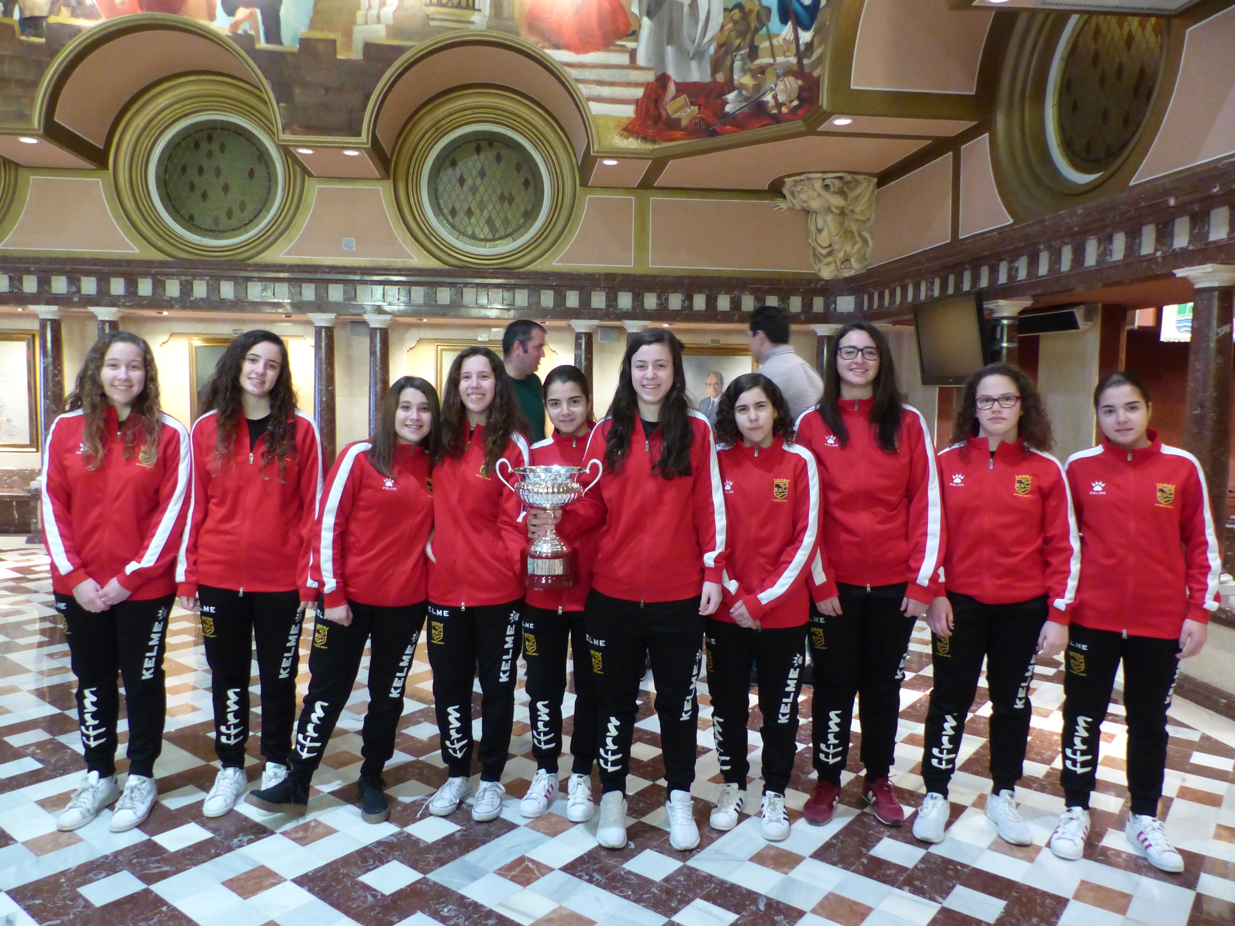 Las campeonas Sub 17 y Sub 21 de Fútbol Sala han sido recibidas por la presidenta de la Asamblea, Rosa Peñalver