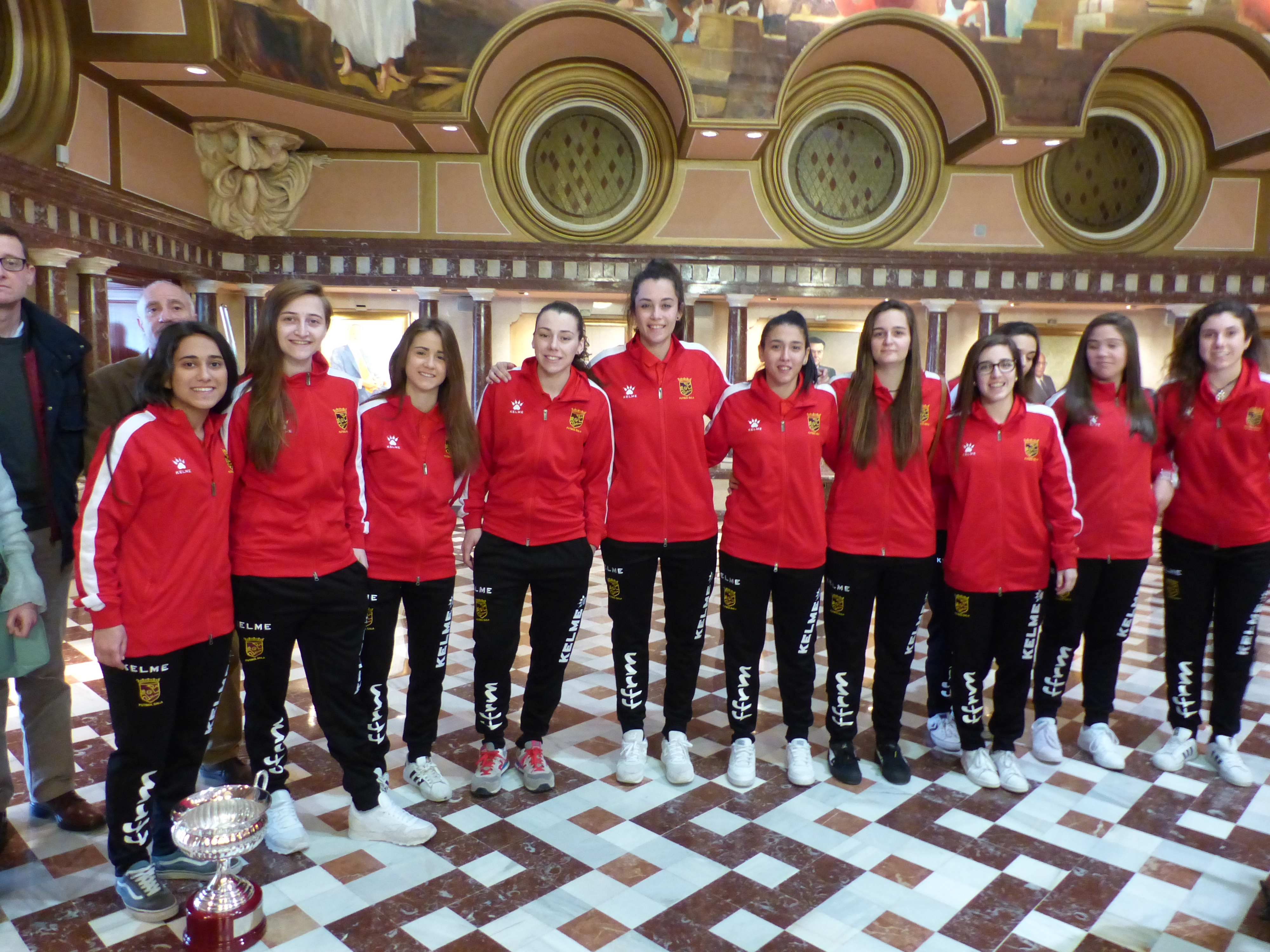 Rosa Peñalver ha recibido a las campeonas de España Sub 17 y Sub 21 de Fútbol Sala