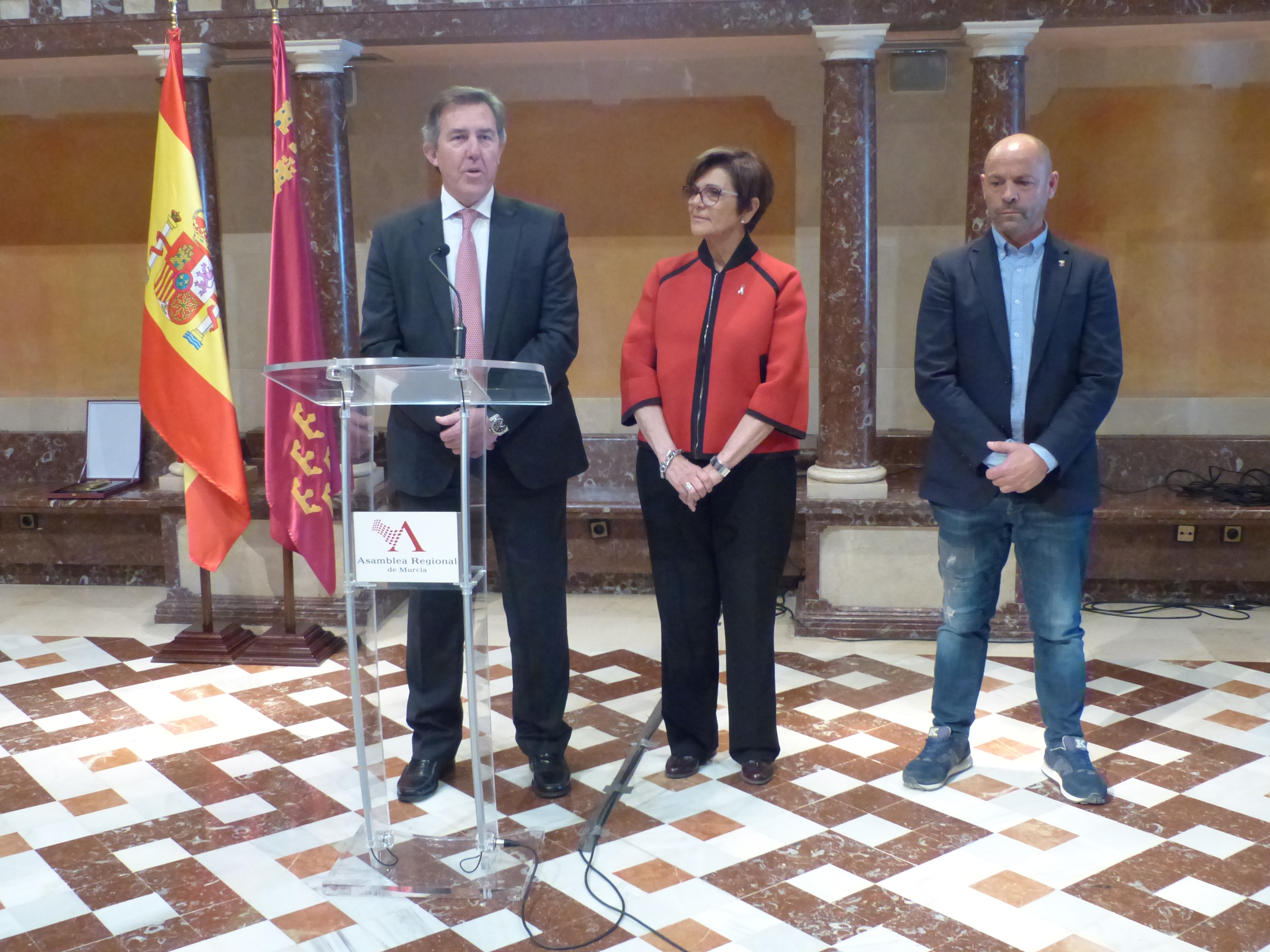 Rosa Peñalver ha recibido a las campeonas de España Sub 17 y Sub 21 de Fútbol Sala