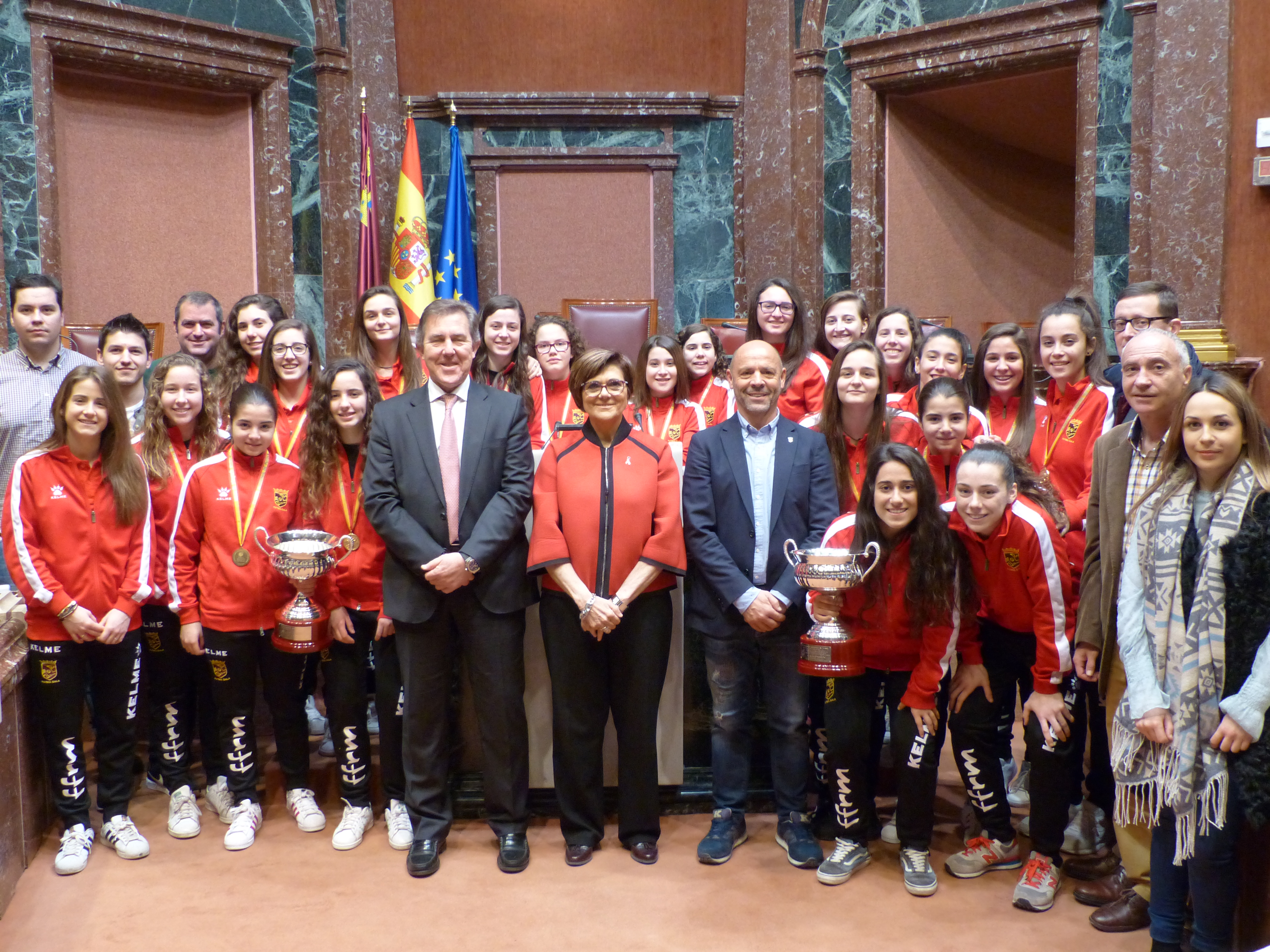 Las campeonas Sub 17 y Sub 21 de Fútbol Sala han sido recibidas por la presidenta de la Asamblea, Rosa Peñalver
