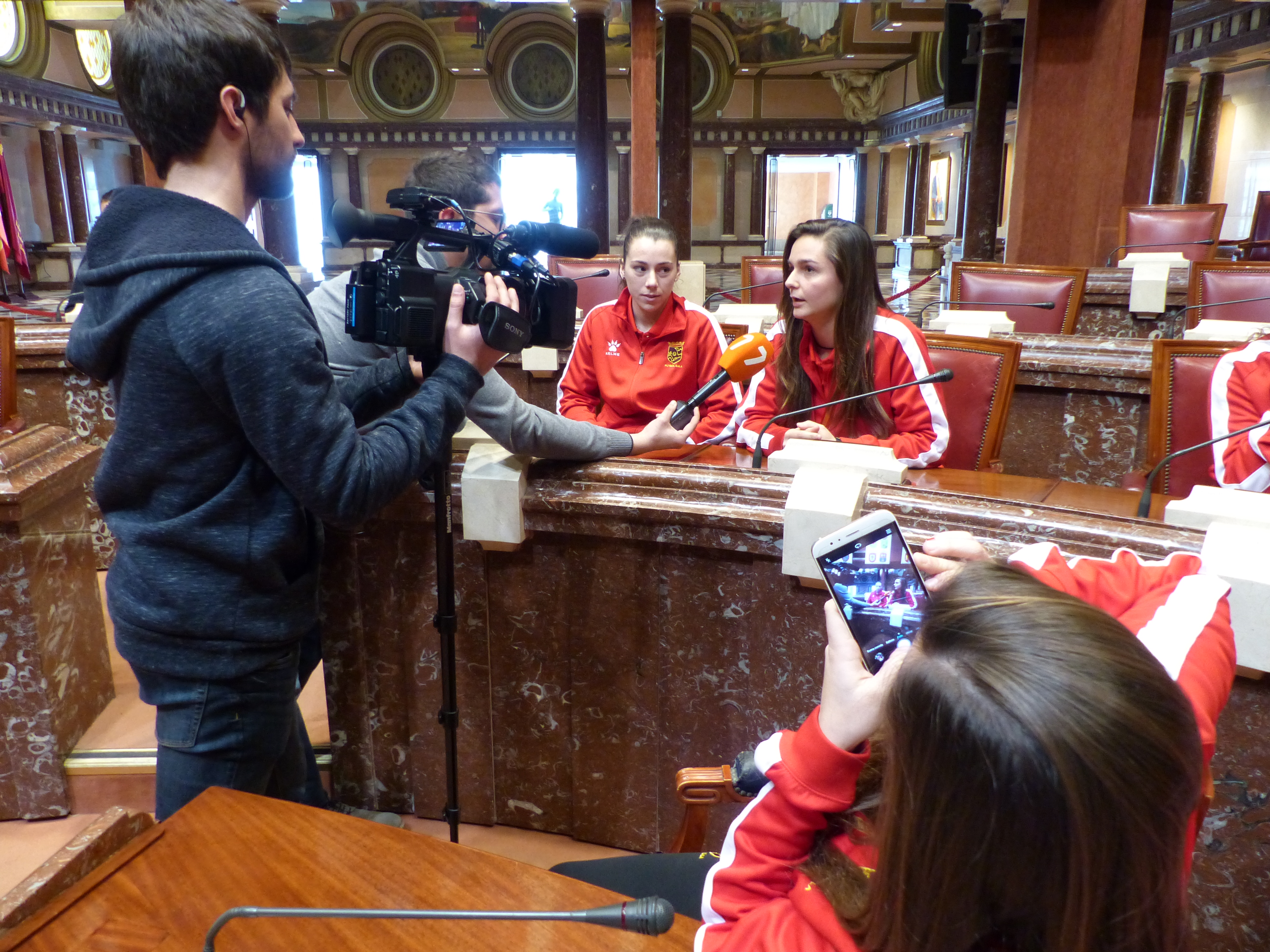 Rosa Peñalver ha recibido a las campeonas de España Sub 17 y Sub 21 de Fútbol Sala