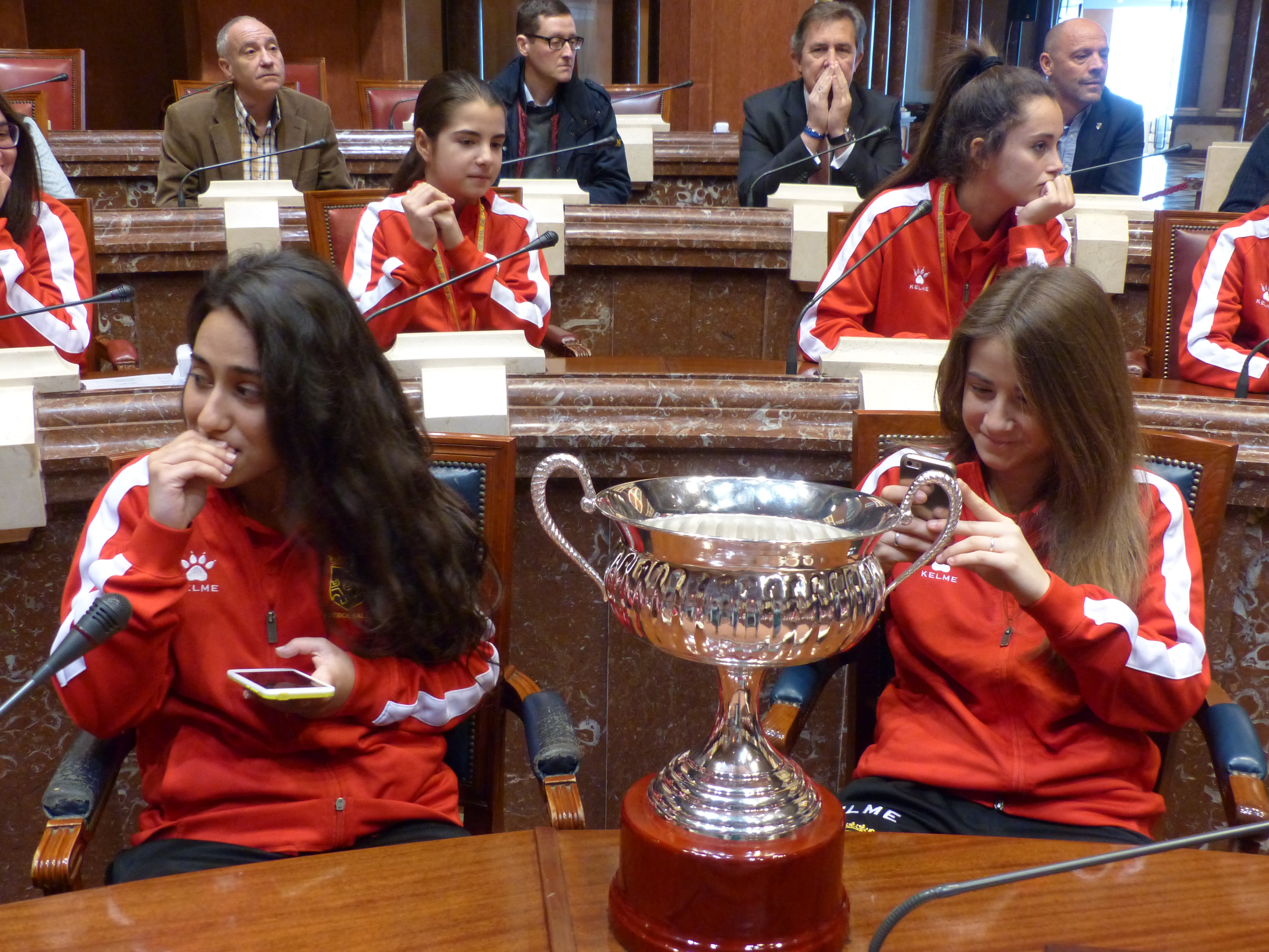 Rosa Peñalver ha recibido a las campeonas de España Sub 17 y Sub 21 de Fútbol Sala