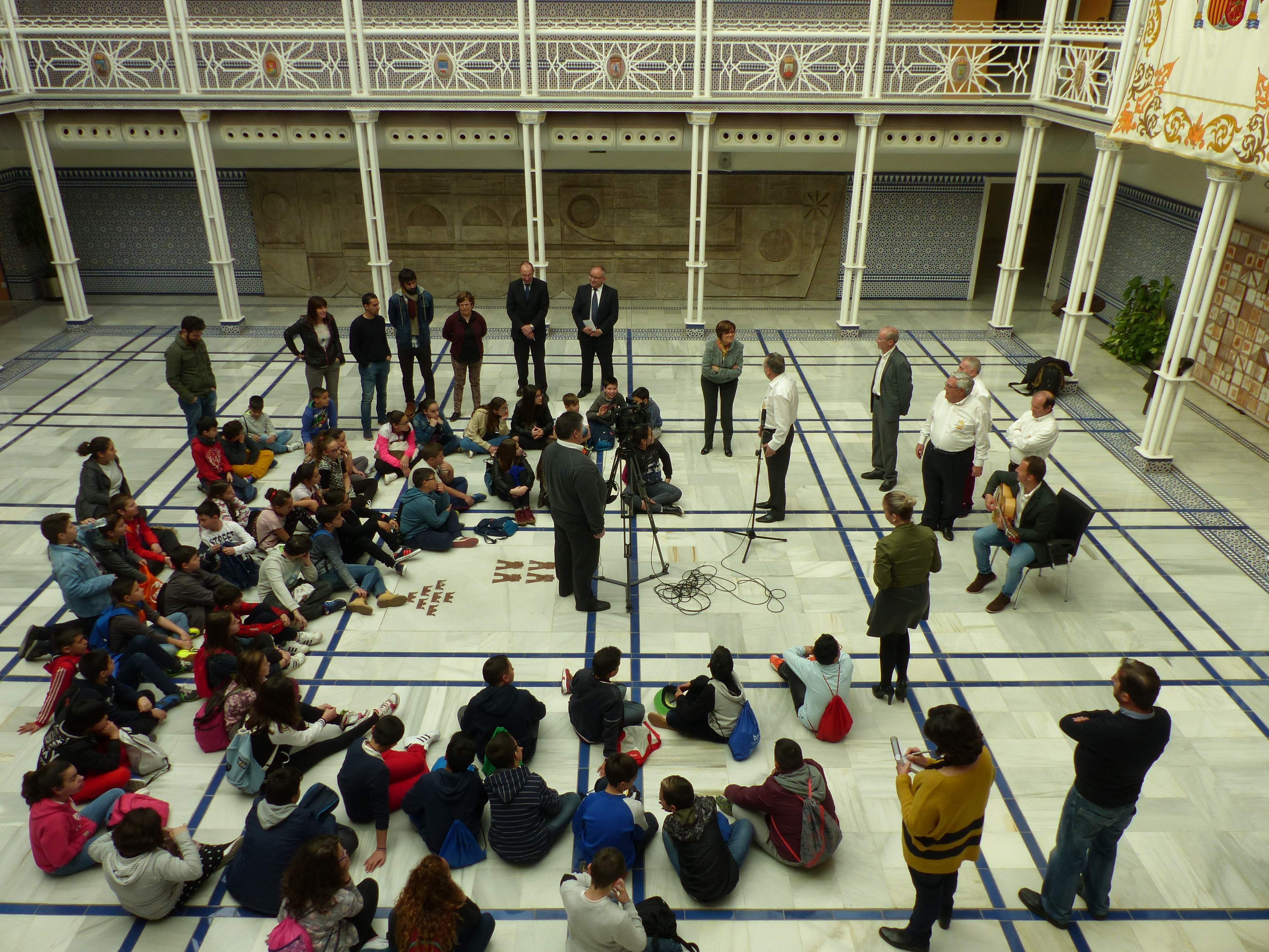 Lección magistral sobre el trovo en el Patio de los Ayuntamientos