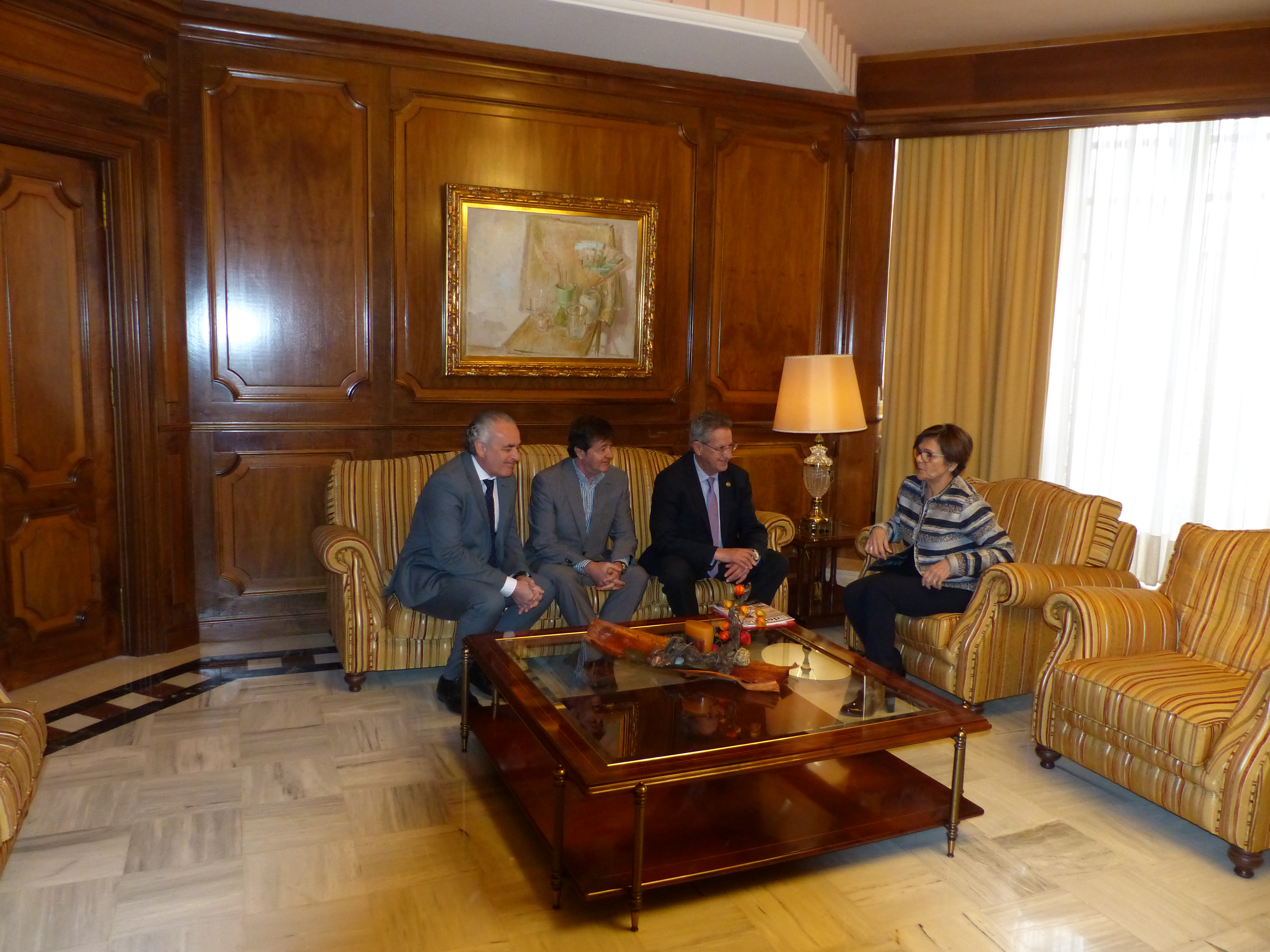 La presidenta de la Asamblea Regional, Rosa Peñalver, con la directiva de la Asociación de Graduados Sociales de la Comarca de Cartagena