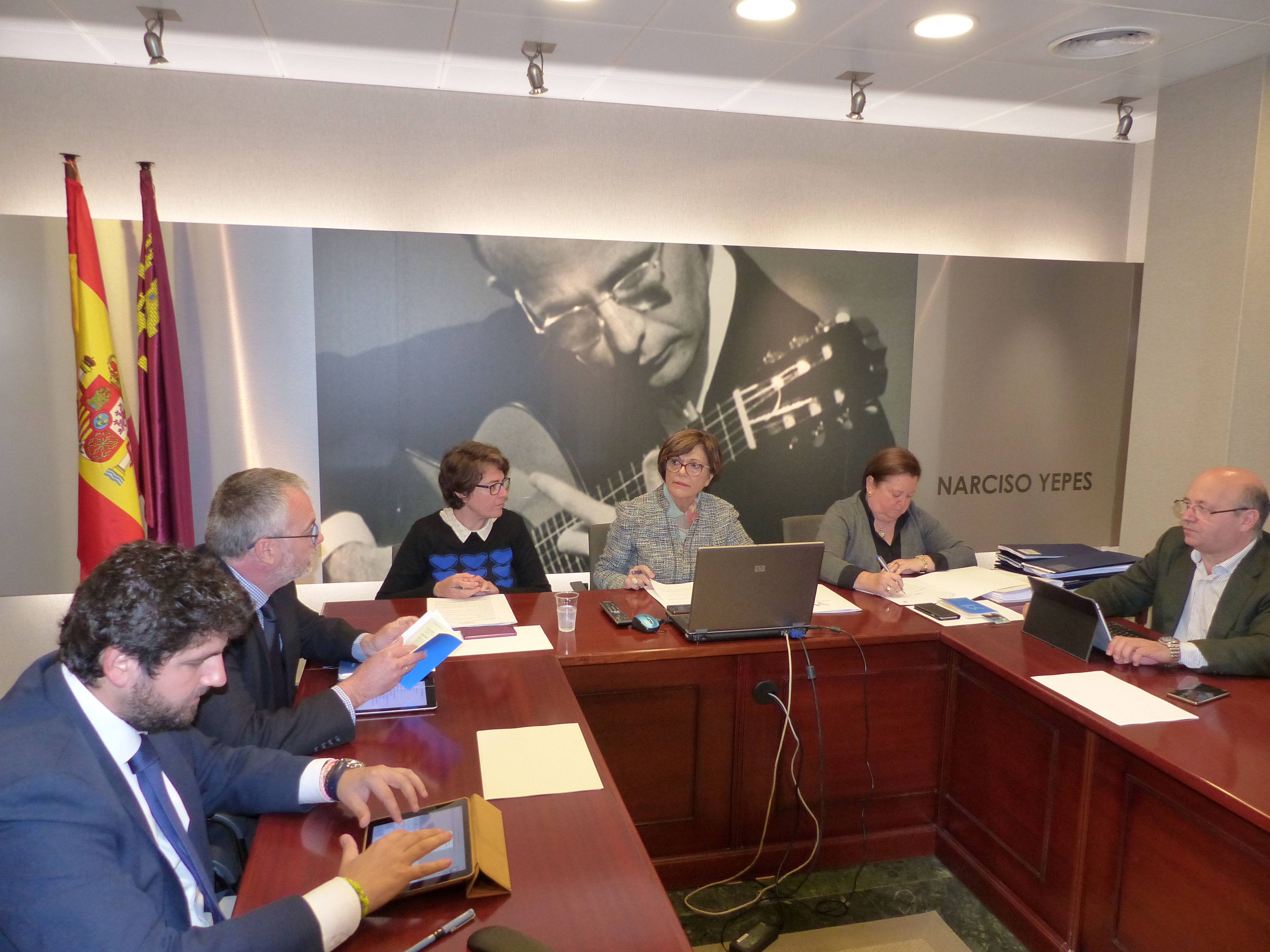 Mesa de la Cámara reunida esta mañana