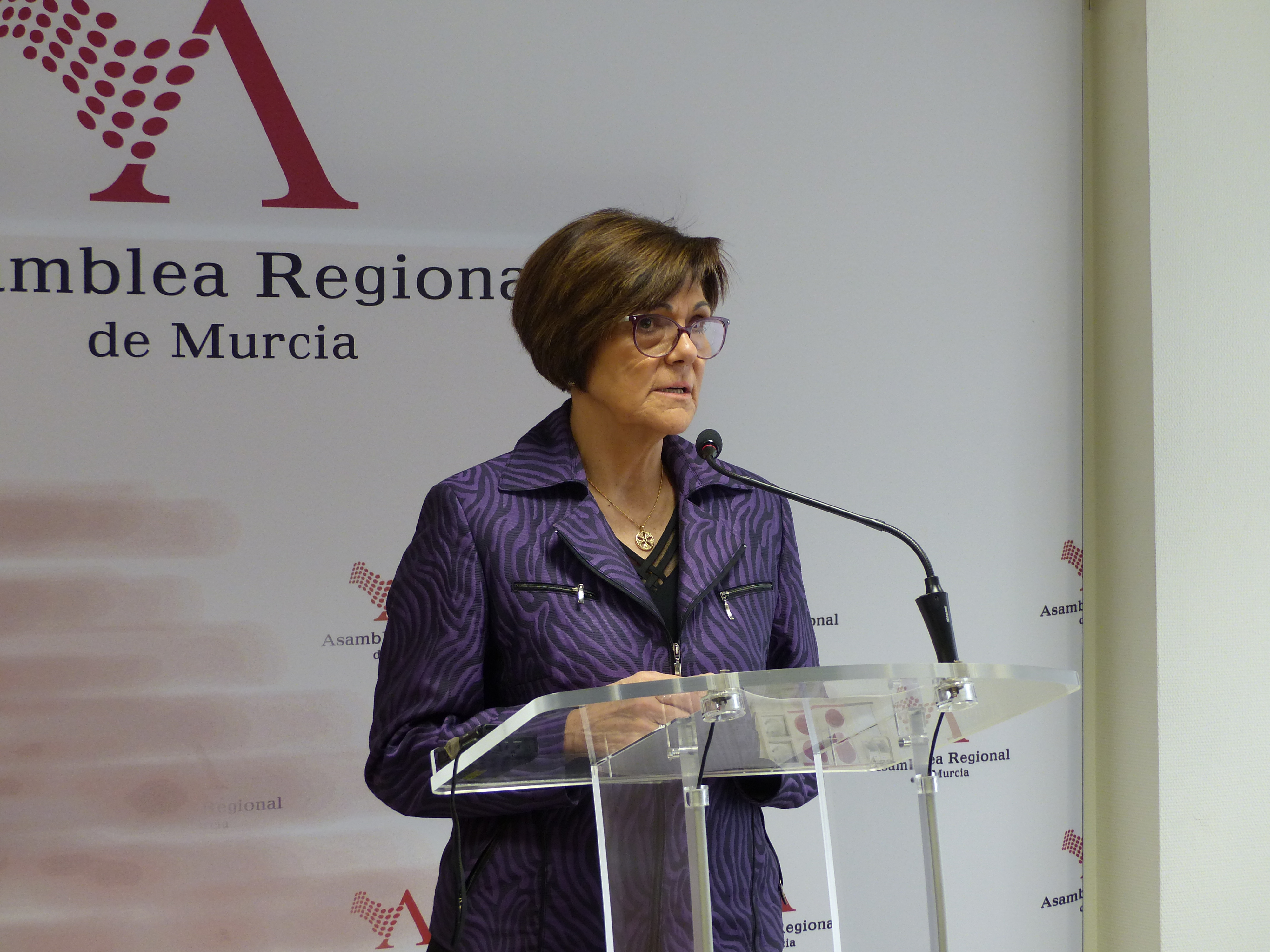 La presidenta de la Asamblea Regional, Rosa Peñalver, ha explicado en rueda de prensa el proceso que se inicia a partir de mañana
