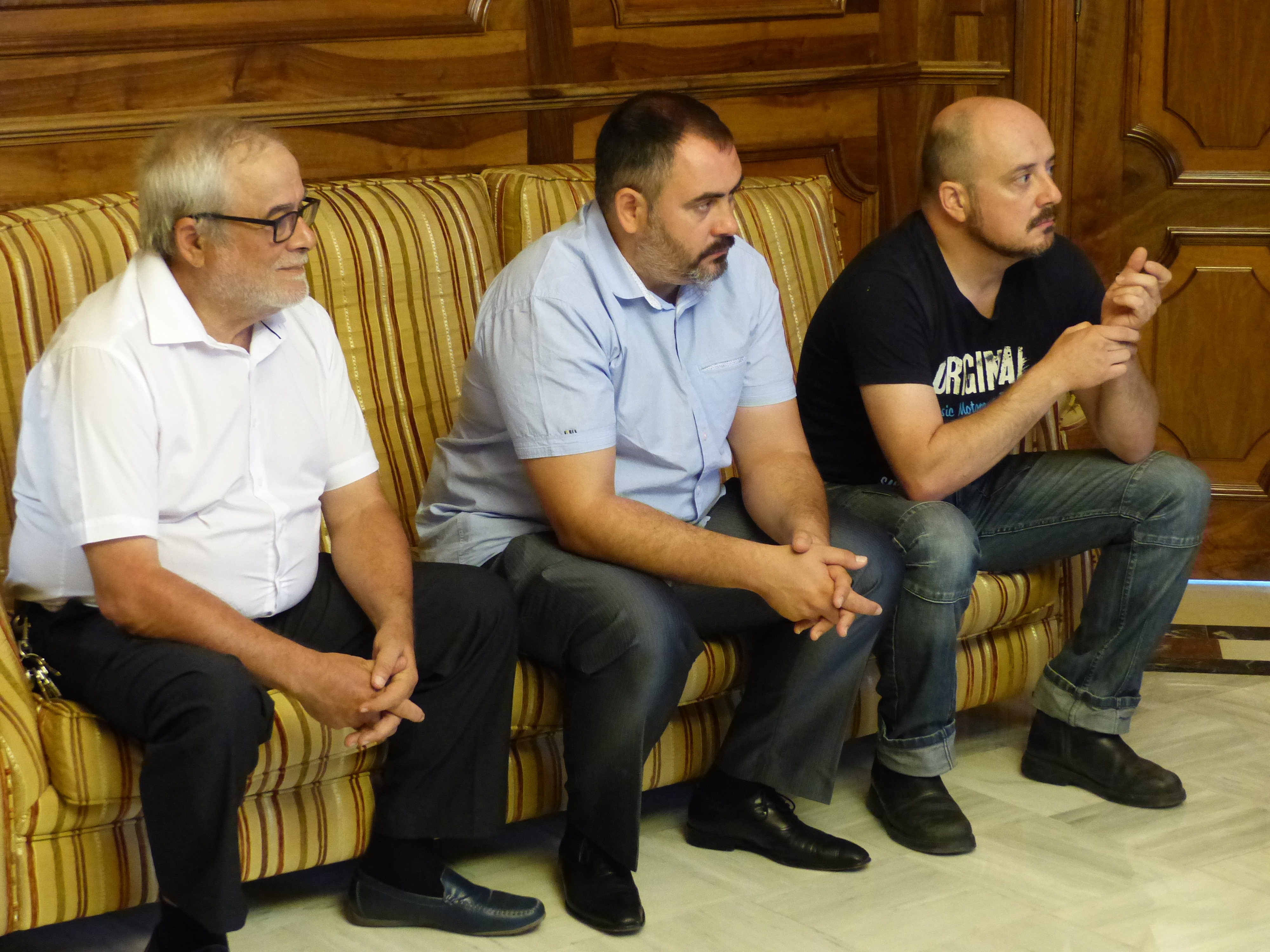 La presidenta de la Asamblea, Rosa Peñalver, ha recibido hoy a la Comisión organizadora de los actos Cervantes 400 Región de Murcia