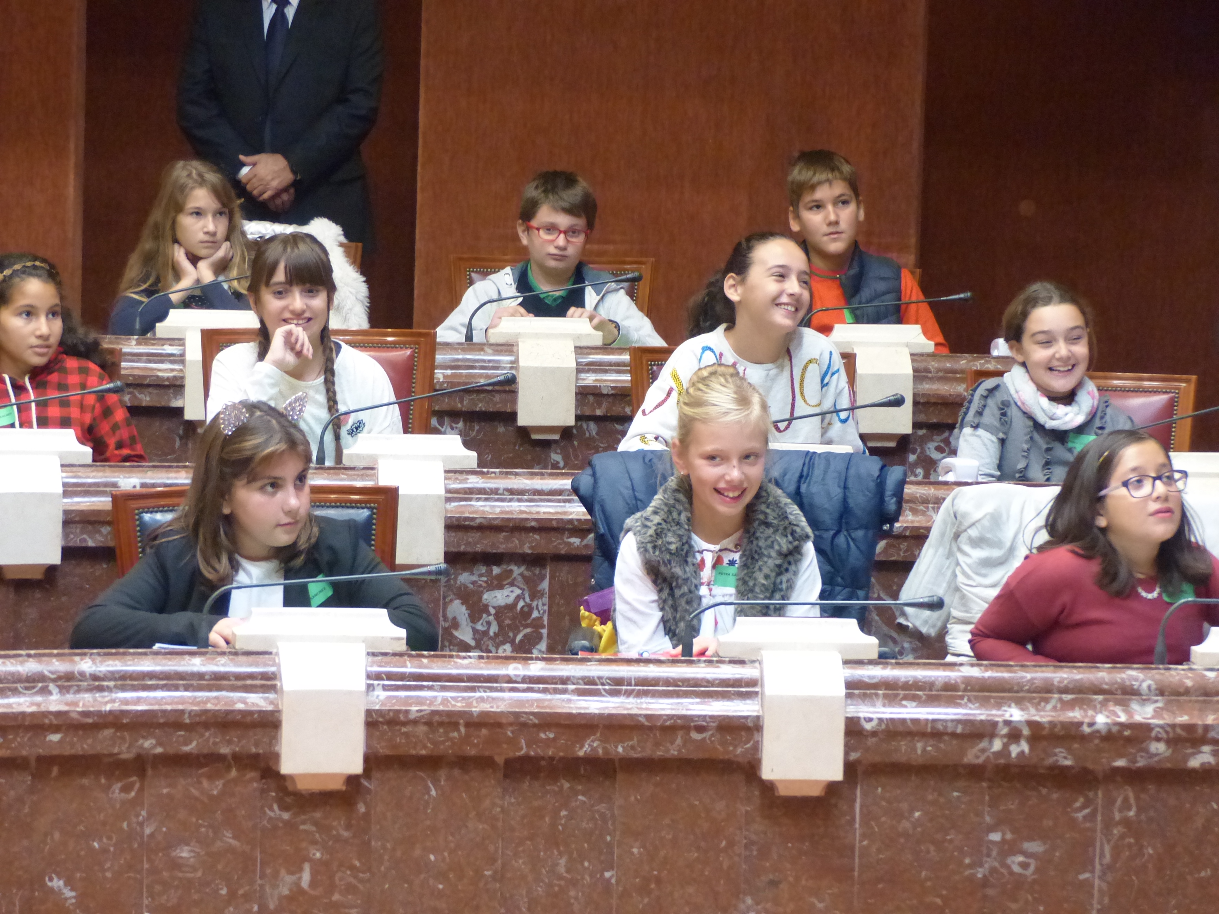 La Cámara legislativa acoge un pleno infantil de Aldeas Infantiles SOS España