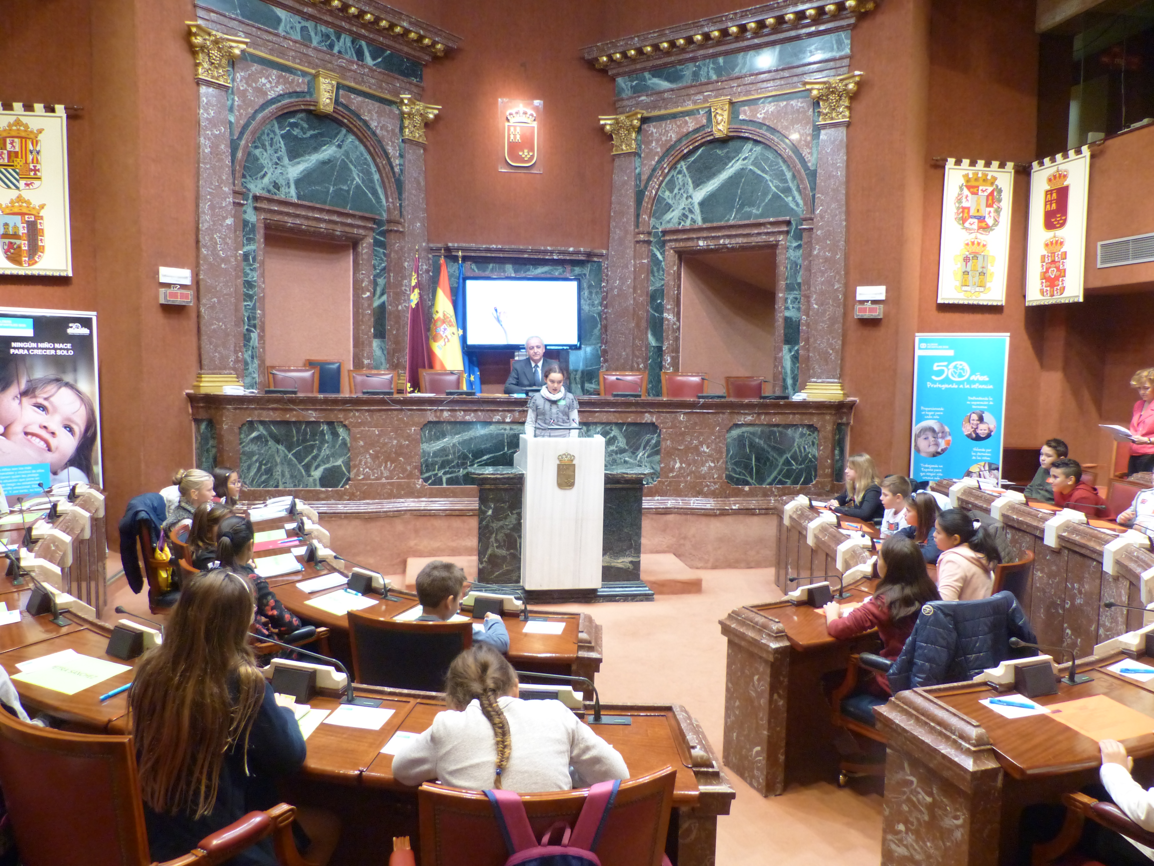 La Cámara legislativa acoge un pleno infantil de Aldeas Infantiles SOS España