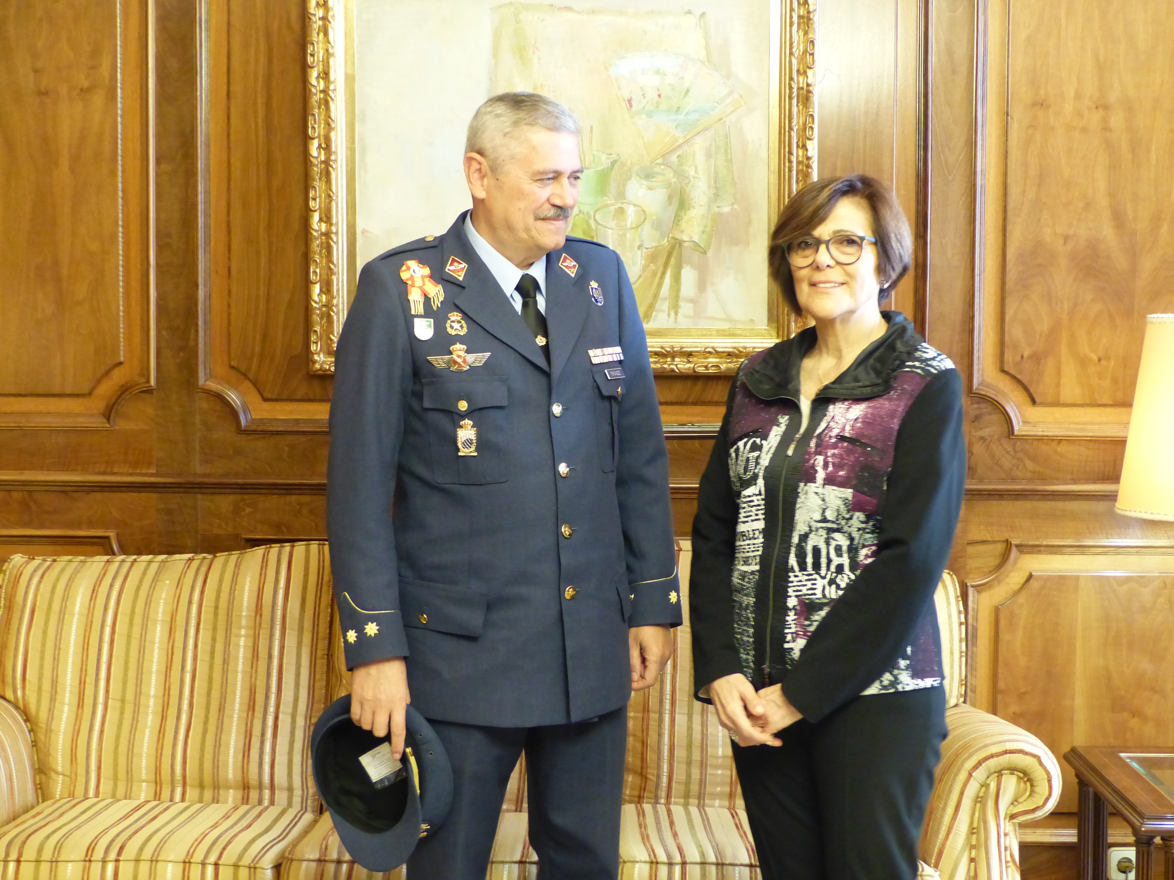 La presidenta de la Cámara ha recibido al coronel jefe e la Base Aérea de Alcantarilla