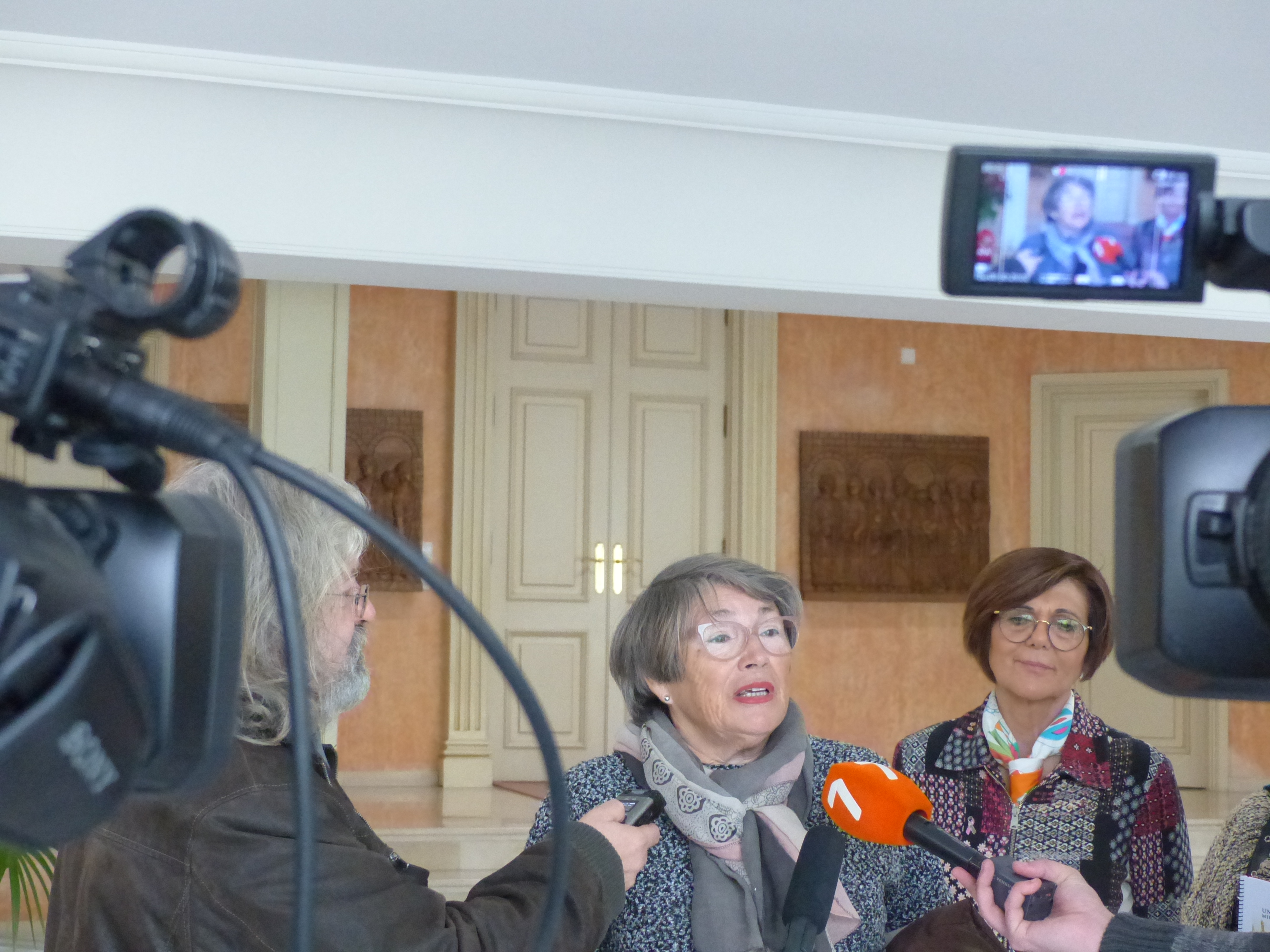 La presidenta de la Asamblea Regional, Rosa Peñalver, ha recibido a la Asociación de jubiladas/jubilados y pensionistas de la Intersindical Región de Murcia