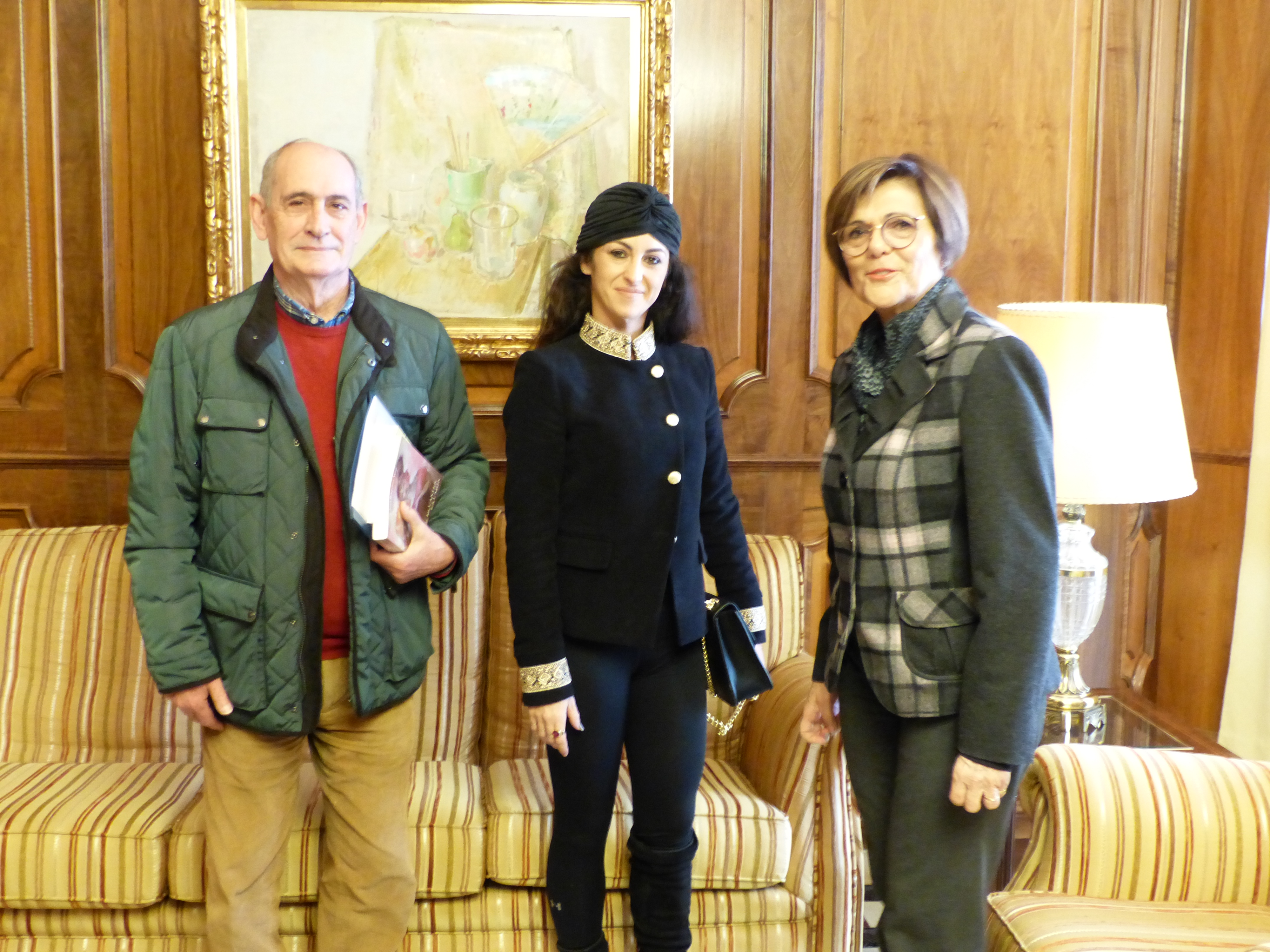 La presidenta de la Asamblea, Rosa Peñalver, ha recibido al presidente de la Cátedra de Flamenco de Cartagena, Juan Ruipérez, quien ha asistido a la reunión acompañado por Mamen Baños, profesora de baile de la asociación