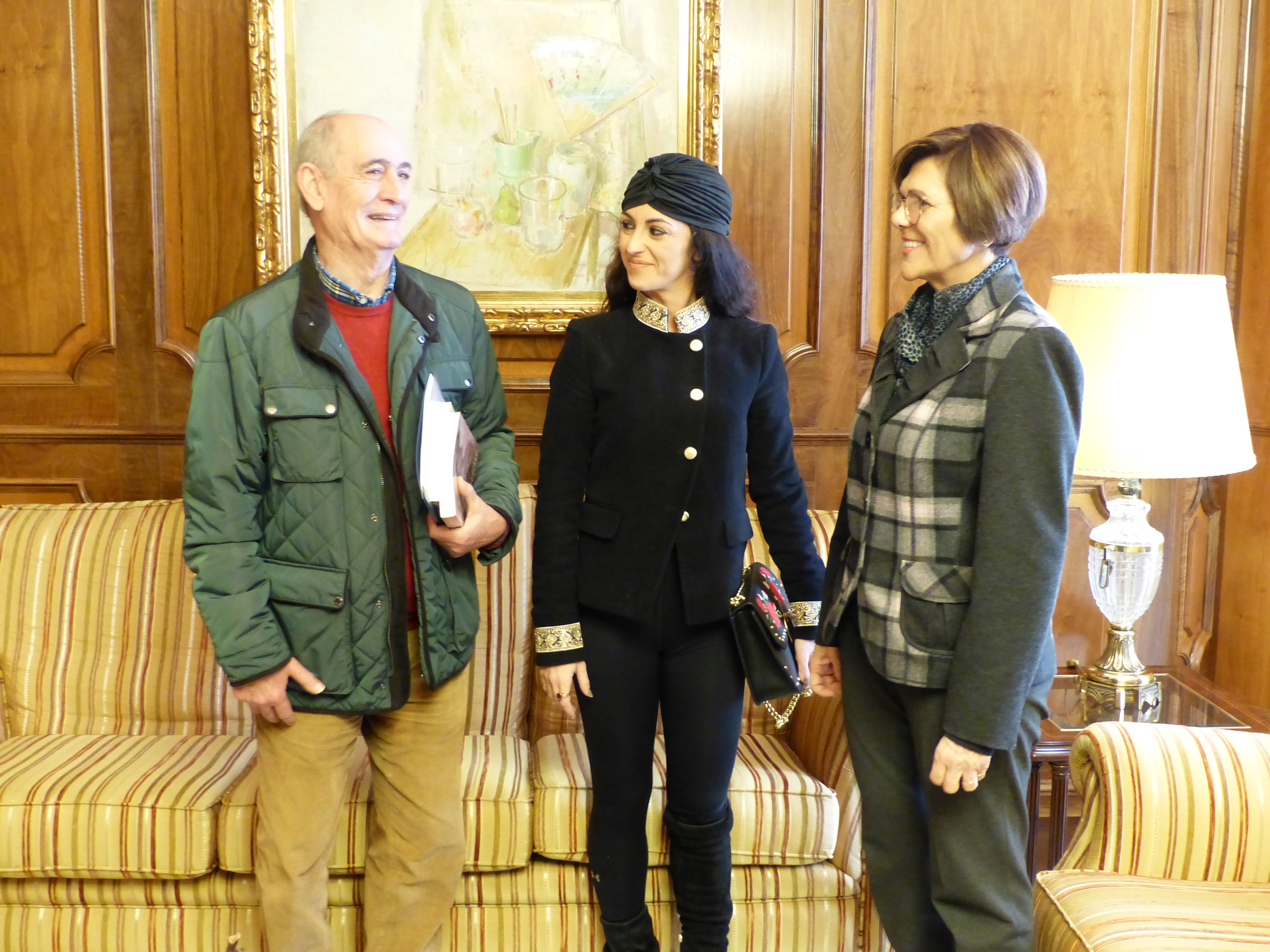 La presidenta de la Asamblea, Rosa Peñalver, ha recibido al presidente de la Cátedra de Flamenco de Cartagena, Juan Ruipérez, quien ha asistido a la reunión acompañado por Mamen Baños, profesora de baile de la asociación