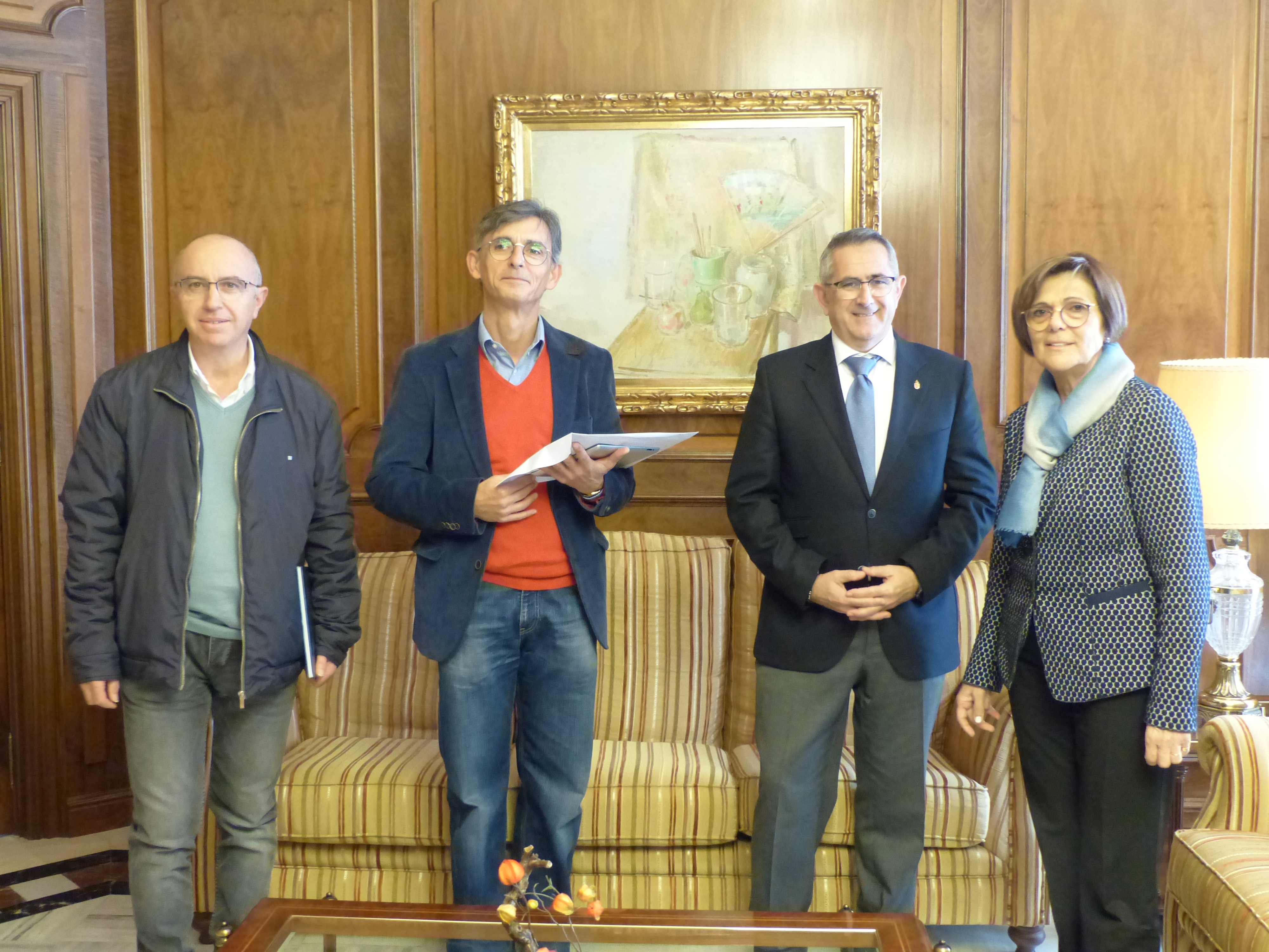 La presidenta de la Asamblea, Rosa Peñalver, ha recibido al alcalde de La Unión y a representantes del IES María Cegarra Salcedo