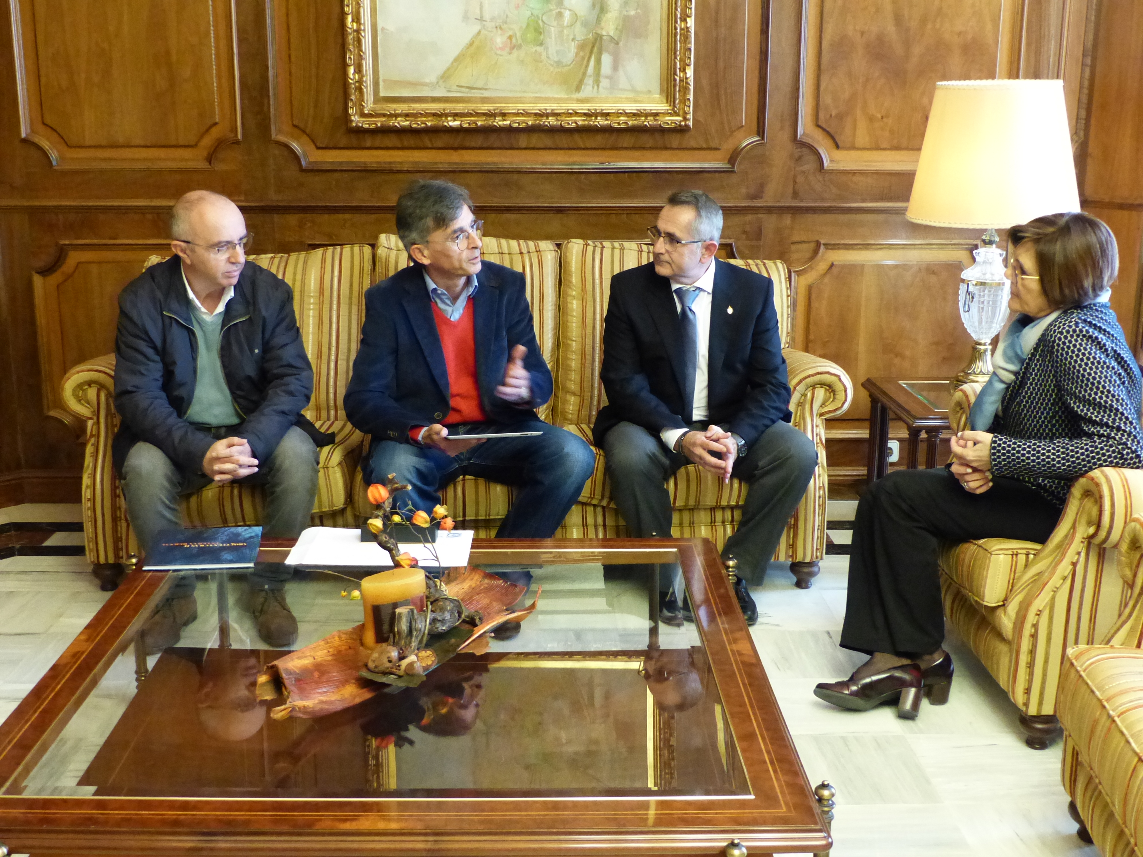 La presidenta de la Asamblea, Rosa Peñalver, ha recibido al alcalde de La Unión y a representantes del IES María Cegarra Salcedo