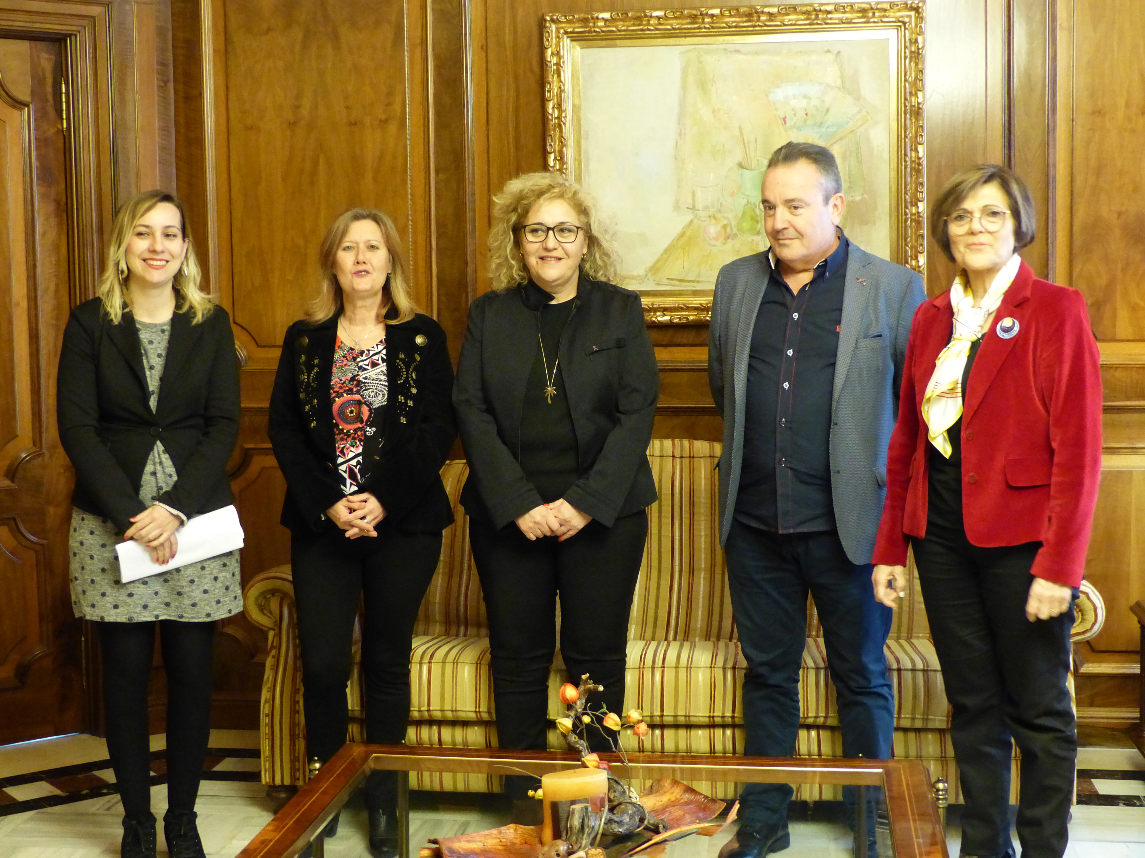 La presidenta de la Asamblea Regional, Rosa Peñalver, ha recibido hoy al secretario general de CCOO Región de Murcia, Santiago Navarro, a la vicesecretaria general de UGT Región de Murcia, Matilde Candel, y a las responsables del área de Mujer de ambos si