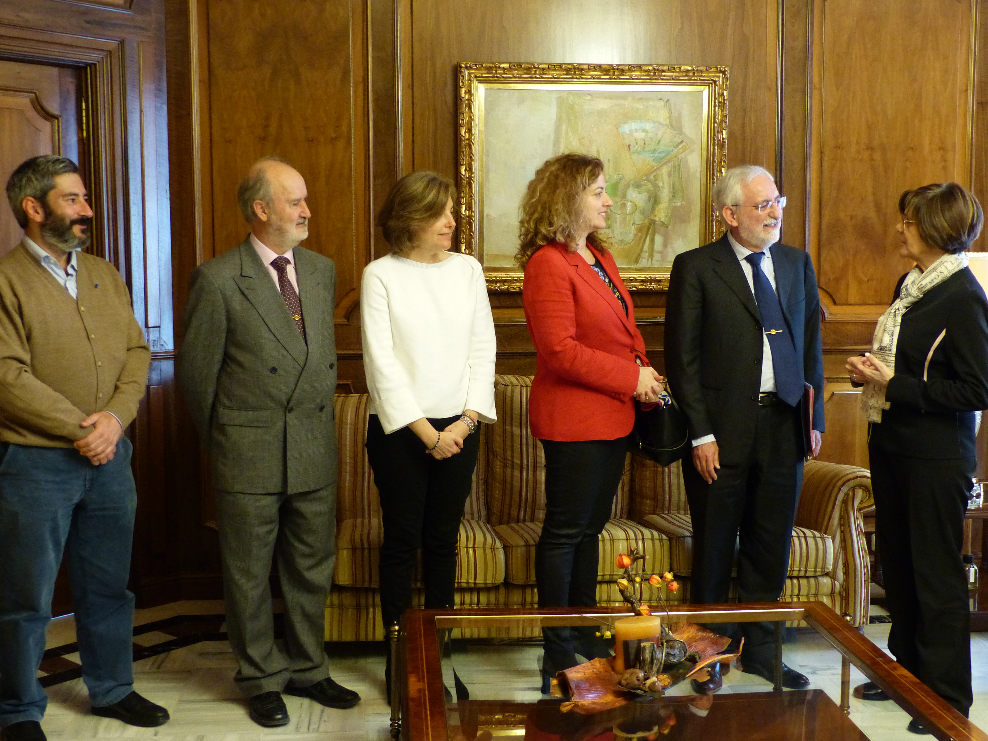 La presidenta del Parlamento autonómico ha saludado al candidato a rector de la Universidad de Murcia, y Catedrático de Filosofía Moral y Política, Emilio Martínez Navarro
