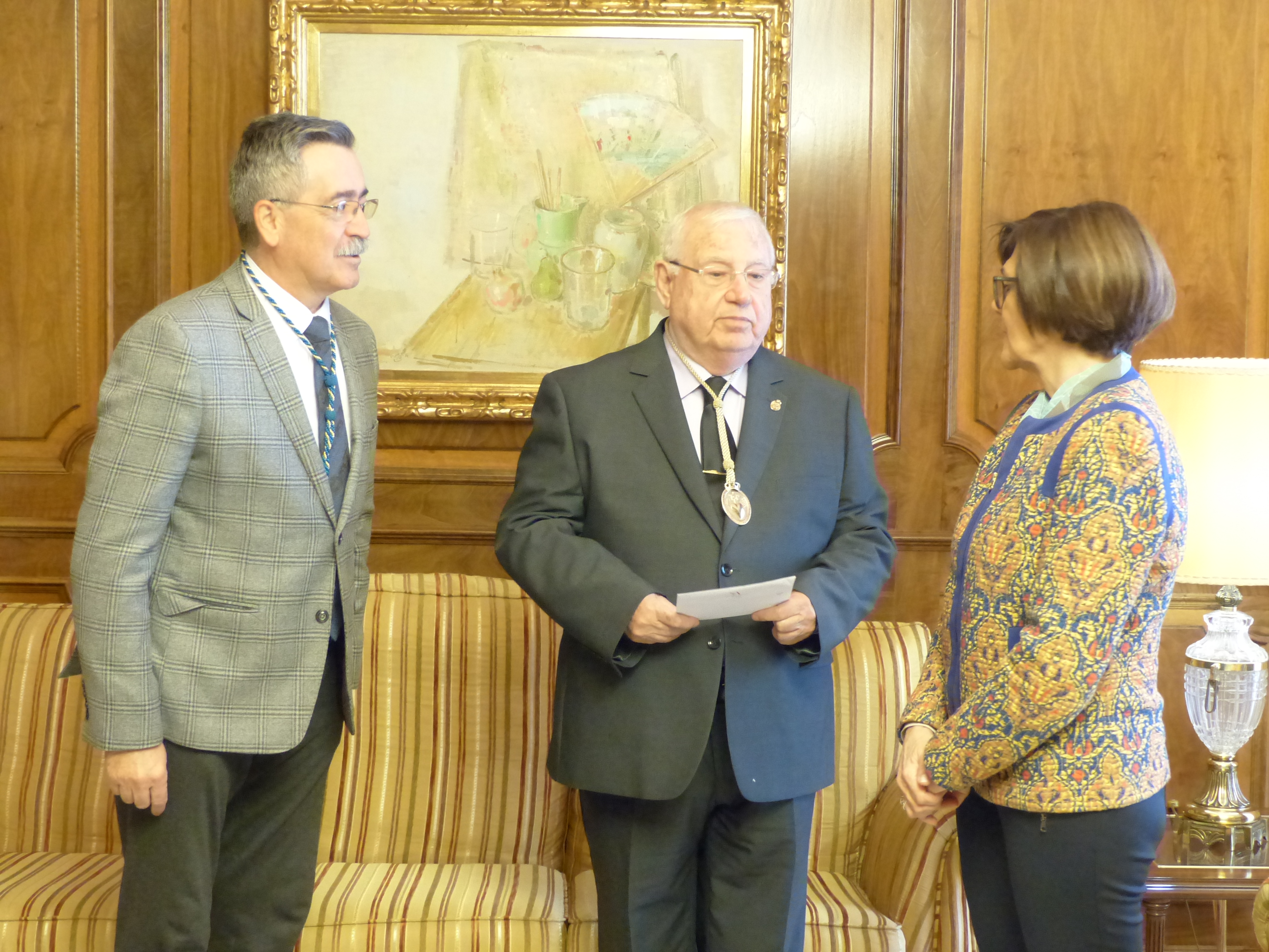 La presidenta de la Asamblea Regional, Rosa Peñalver, ha recibido hoy al Hermano Mayor de la Junta de Gobierno del Hospital de Caridad, José Vera, y al director del Hospital de Caridad, Miguel Pereda
