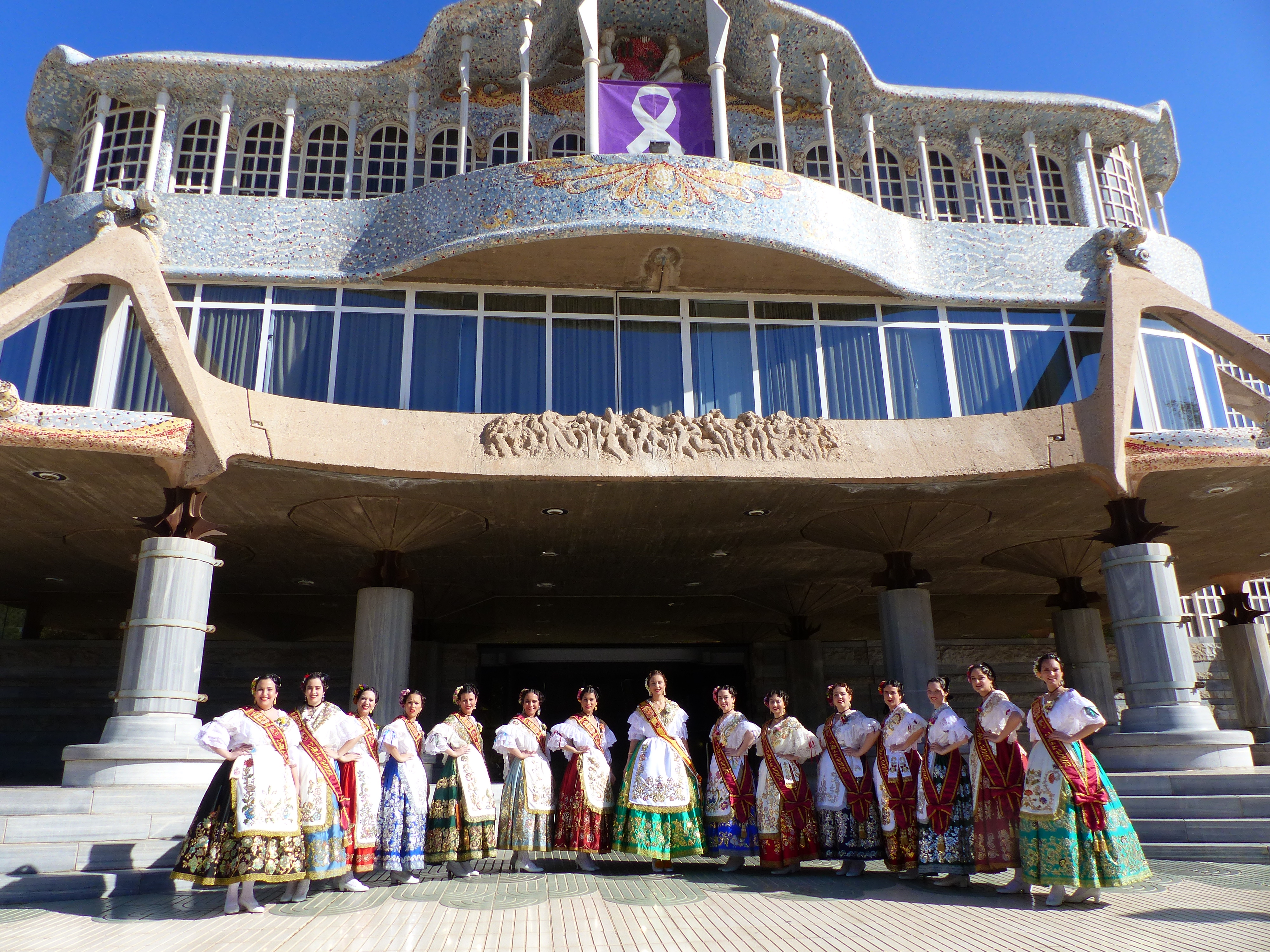 La presidenta de la Asamblea, Rosa Peñalver, ha recibido a la Reina de la Huerta 2018 y su corte de honor