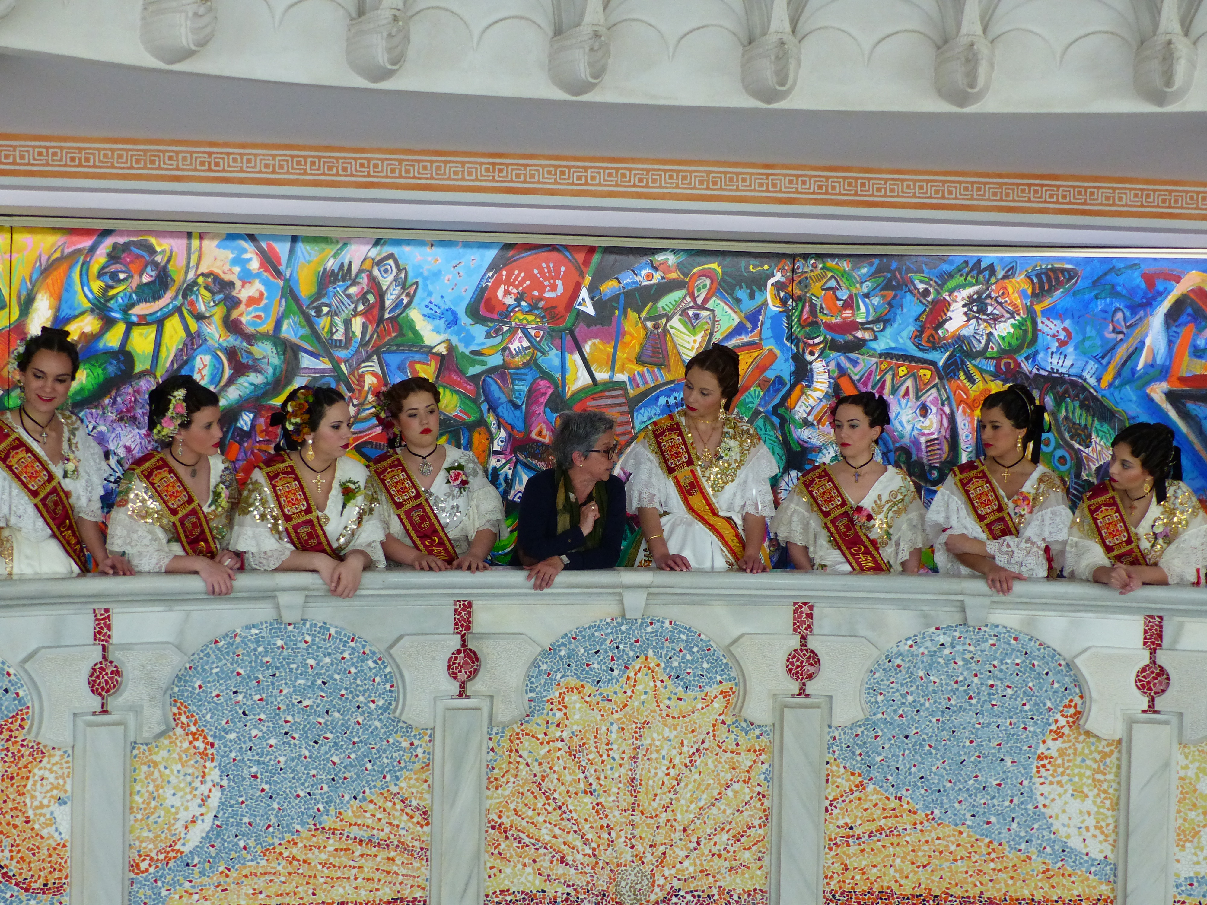 La presidenta de la Asamblea, Rosa Peñalver, ha recibido a la Reina de la Huerta 2018 y su corte de honor