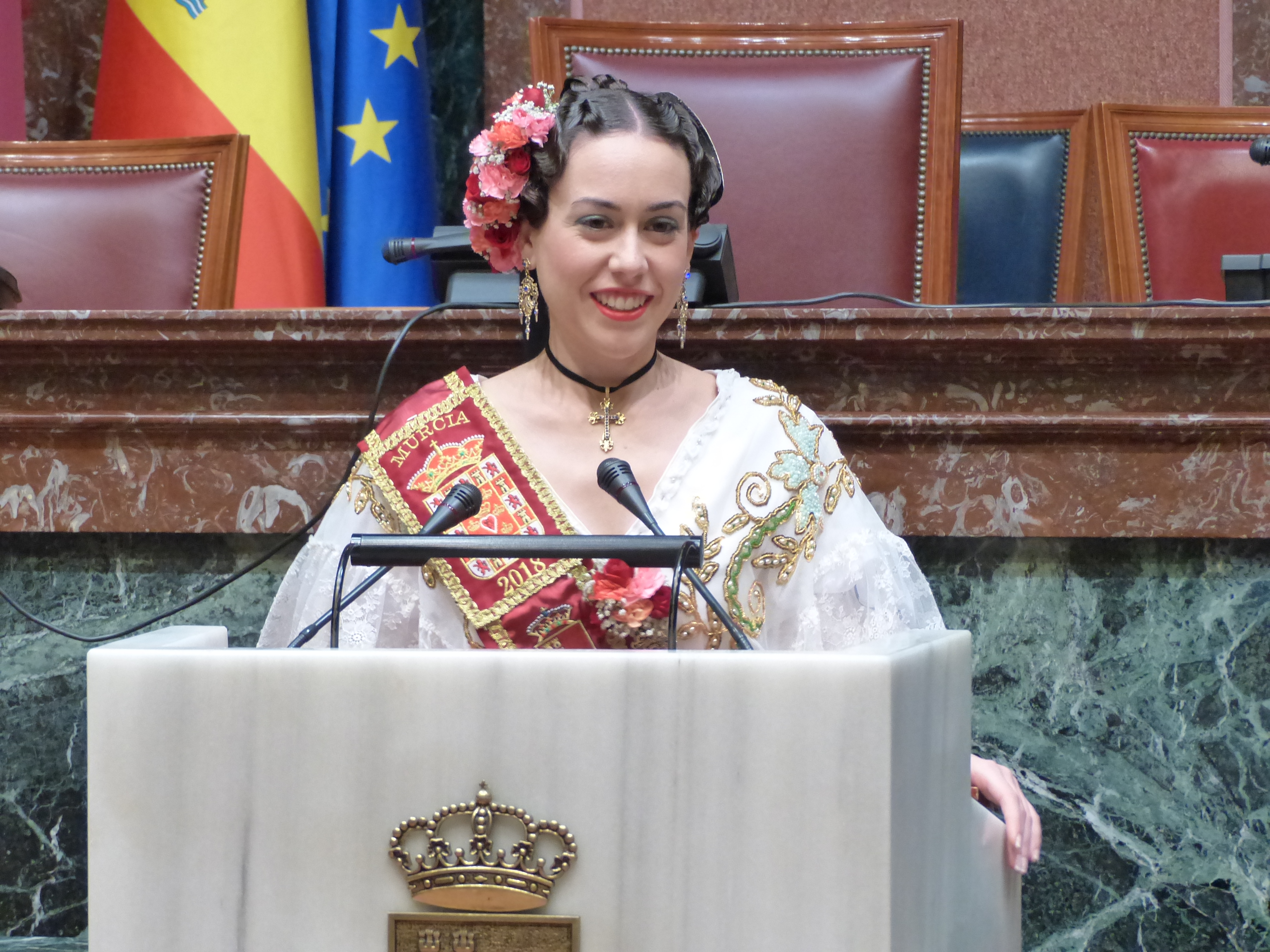 La presidenta de la Asamblea, Rosa Peñalver, ha recibido a la Reina de la Huerta 2018 y su corte de honor