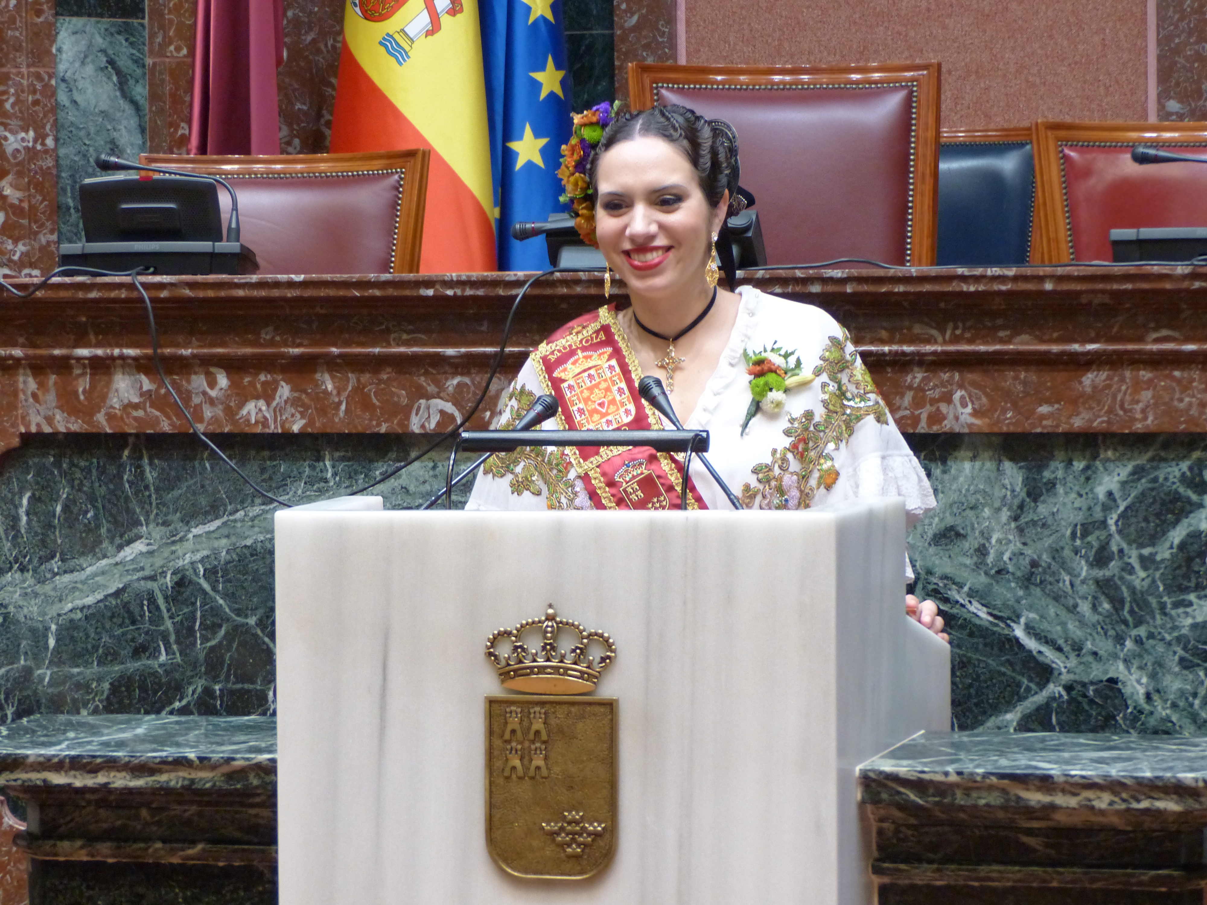 La presidenta de la Asamblea, Rosa Peñalver, ha recibido a la Reina de la Huerta 2018 y su corte de honor