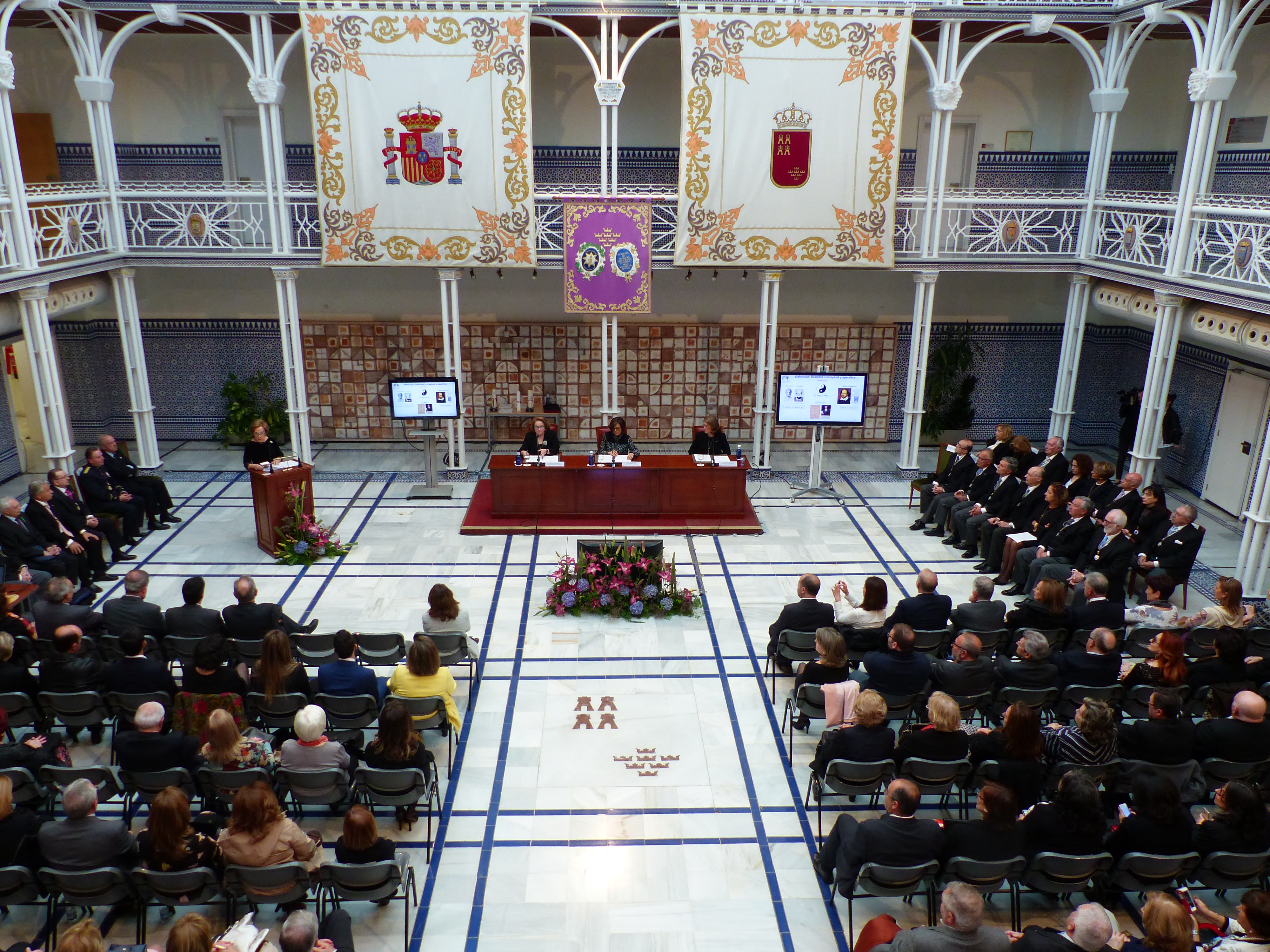 La Asamblea acoge un significativo acto de la Academia de Farmacia Santa María de España de la Región